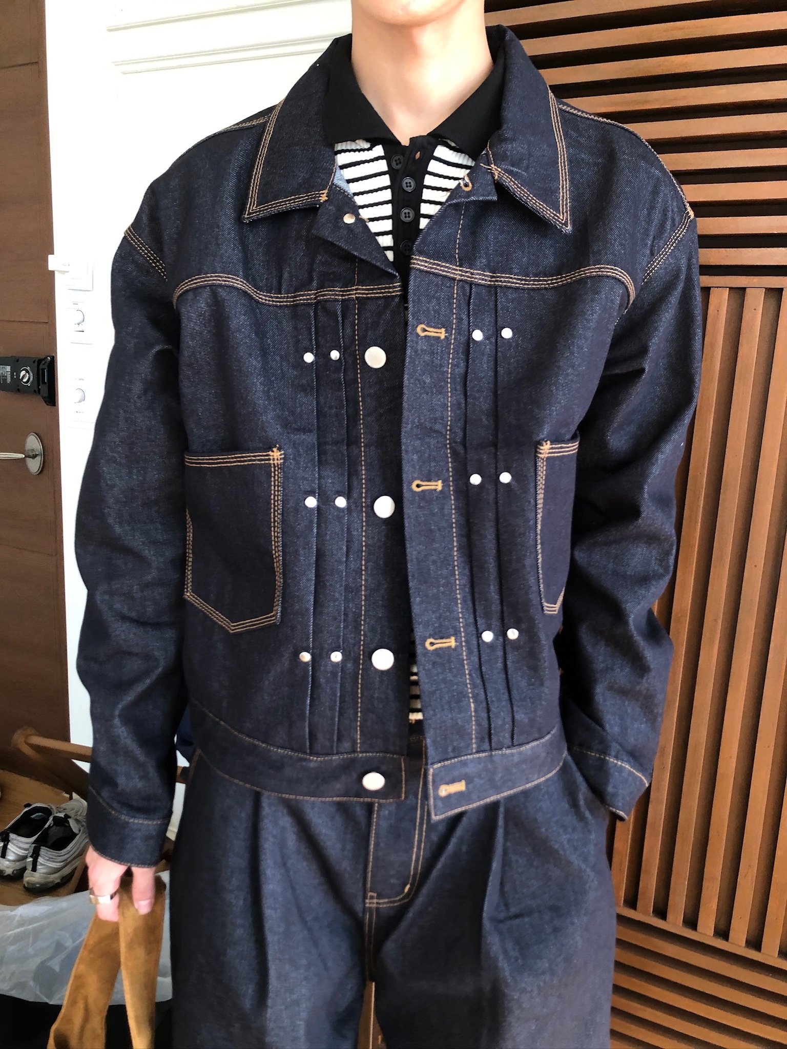 秋冬首選 卯釘細節 多層褶皺 短版 原牛外套 (set-up) - 2C