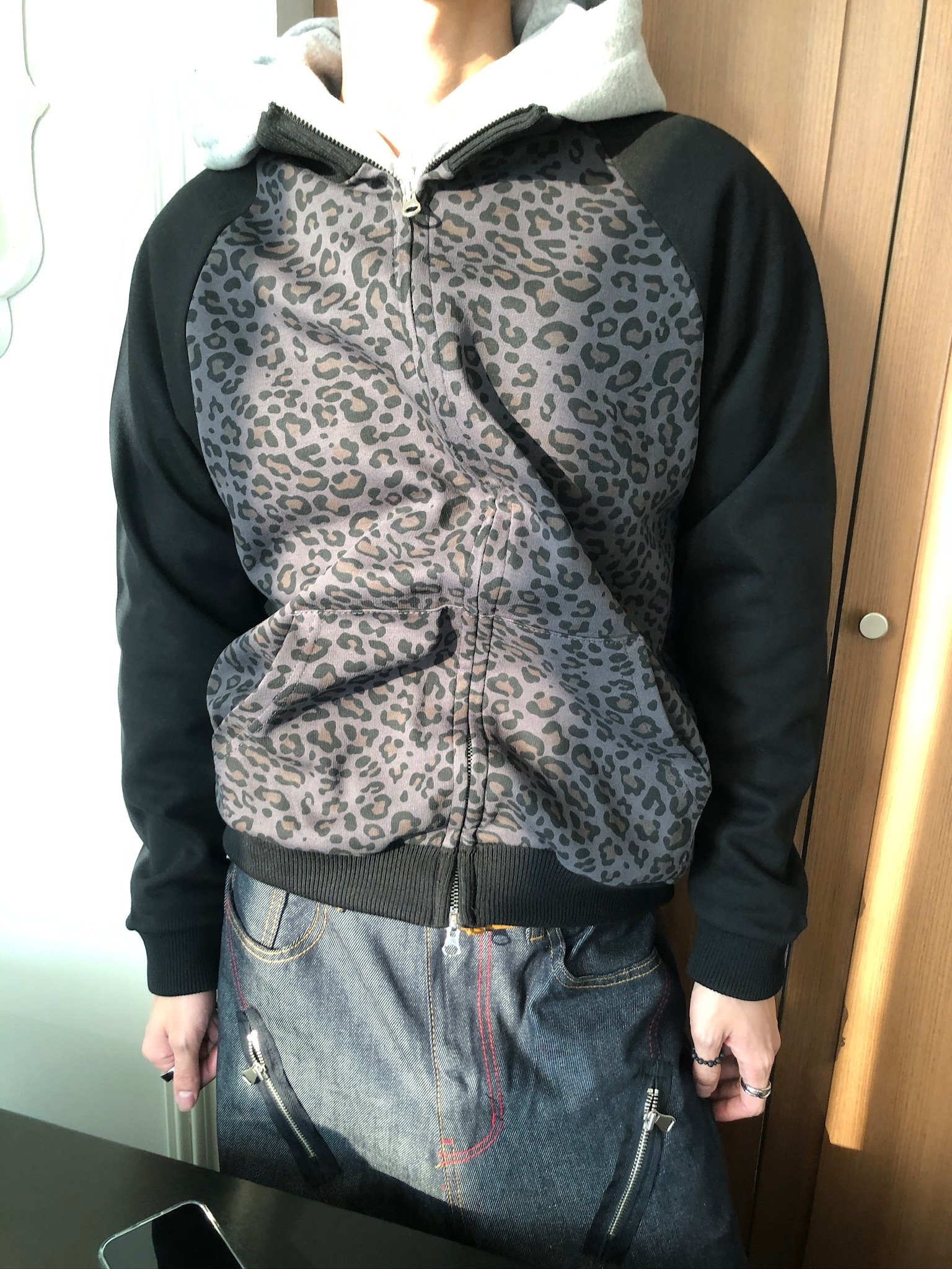 一枝獨秀 街頭氛圍 豹紋配色 微短版 外套 - 2C