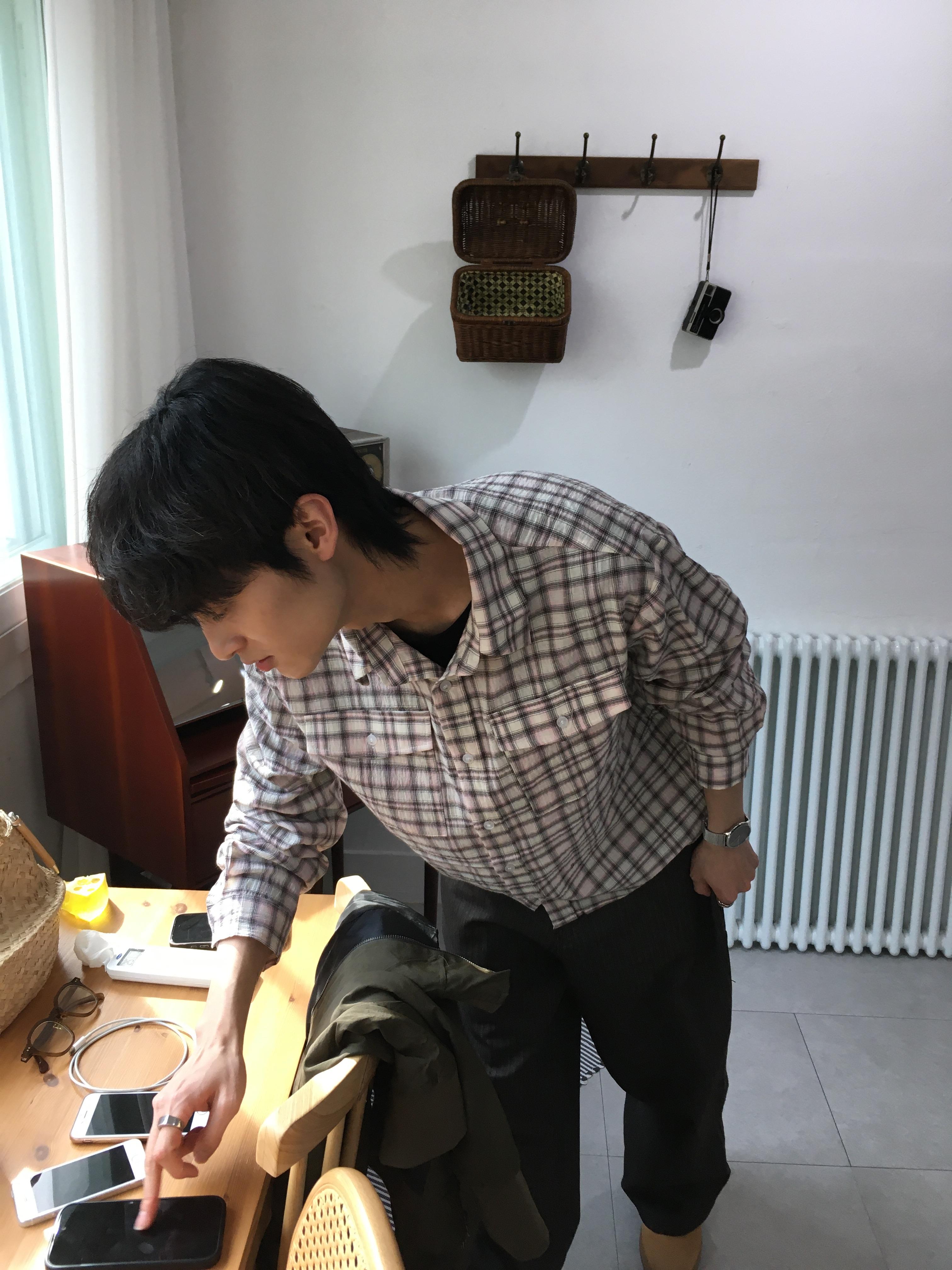 街頭復古感 格紋 涼爽亞麻 短版襯衫 - 2C