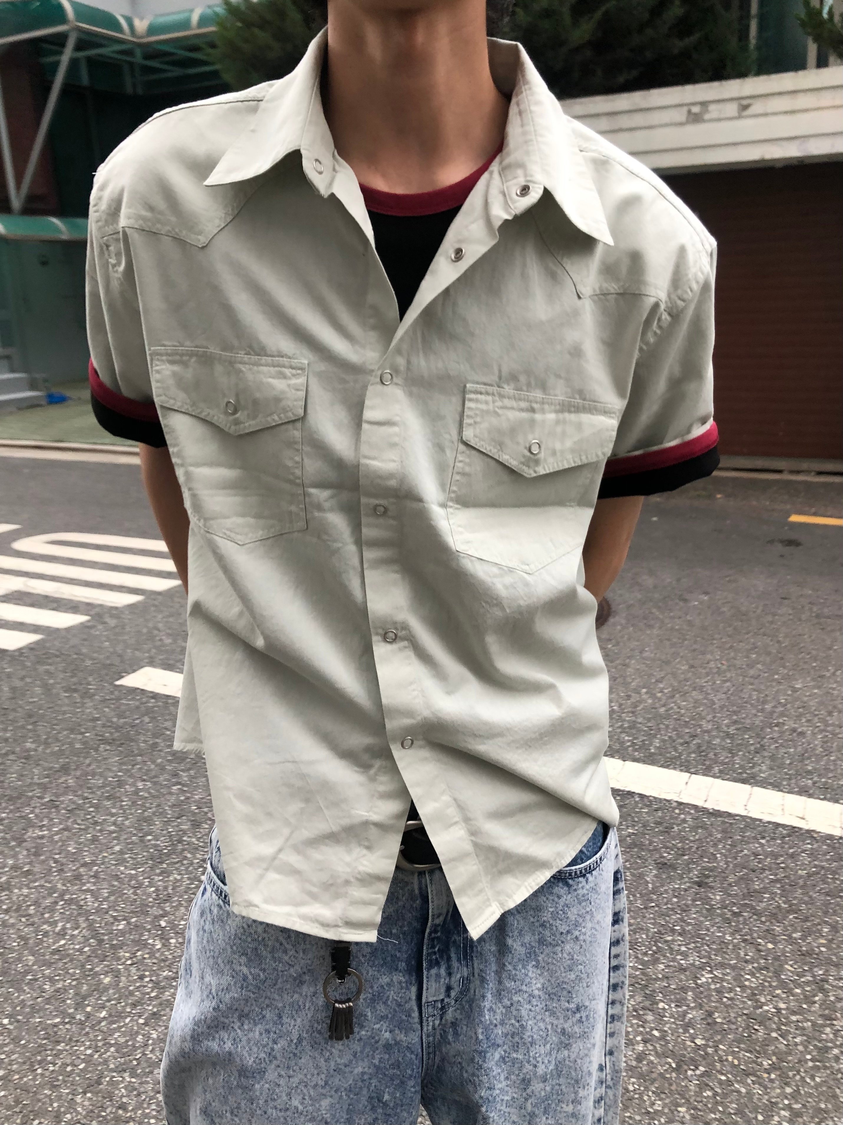 韓系型男 俐落線條 薄款 短袖 襯衫 - 4C 韓系型男 俐落線條 薄款 短袖 襯衫 - 4C