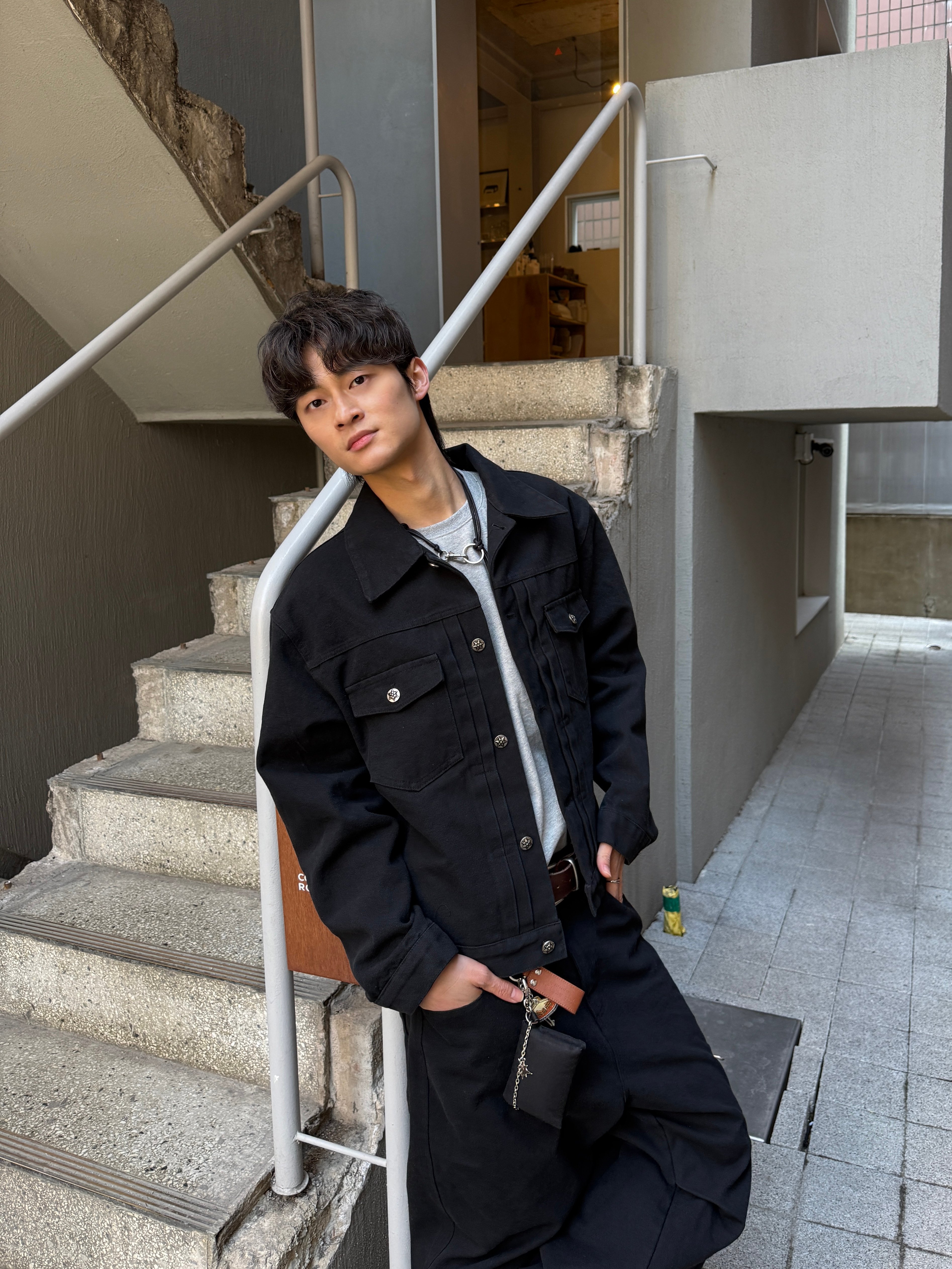 文藝鈕扣 微短版 機車飆仔 牛仔外套 (set-up) - 2C