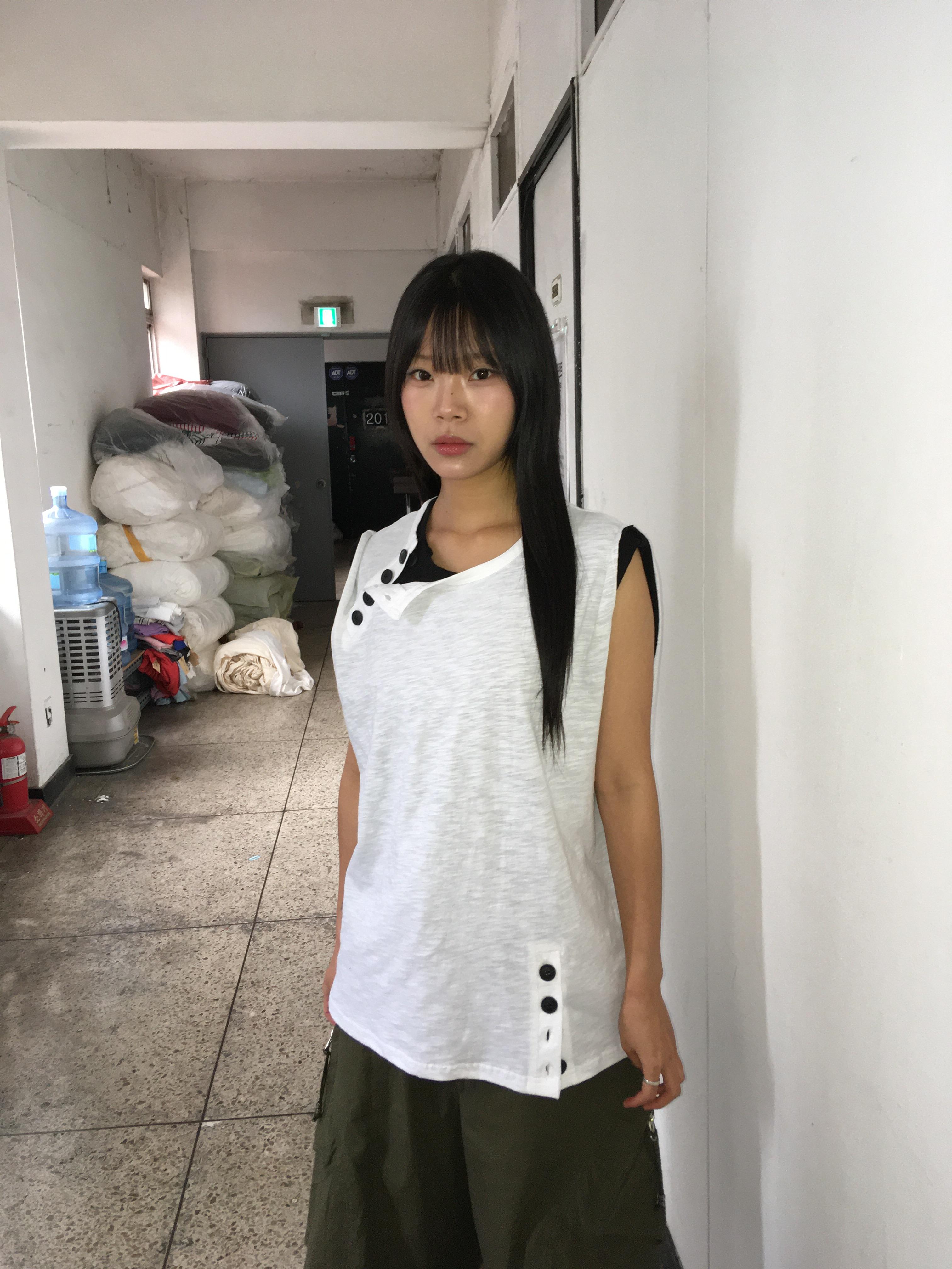清爽酷夏 街頭鈕扣 斜線設計 背心 - 4C