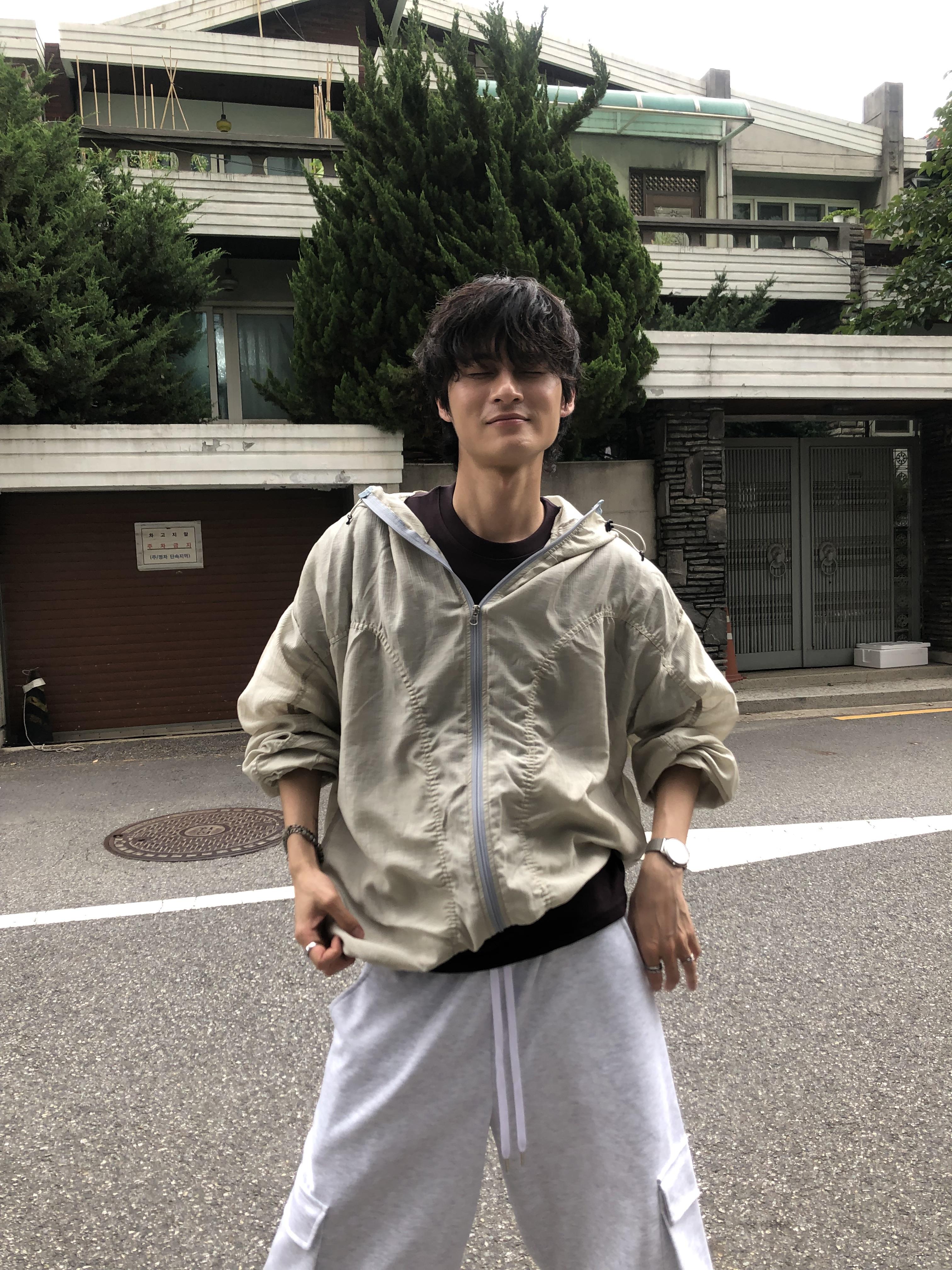 唯美配色 俐落曲線 抓皺設計 風衣外套 - 4C