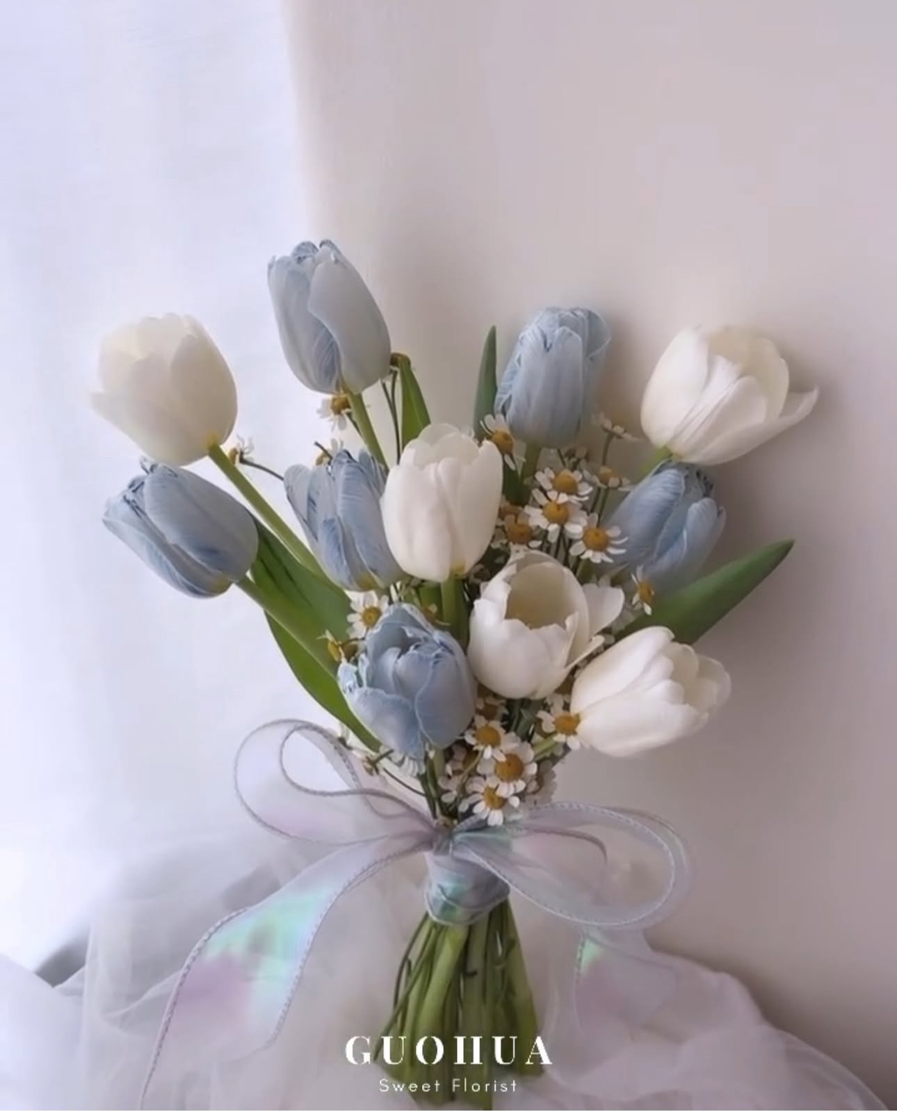 11枝鬱金香+洋甘菊裸花束
