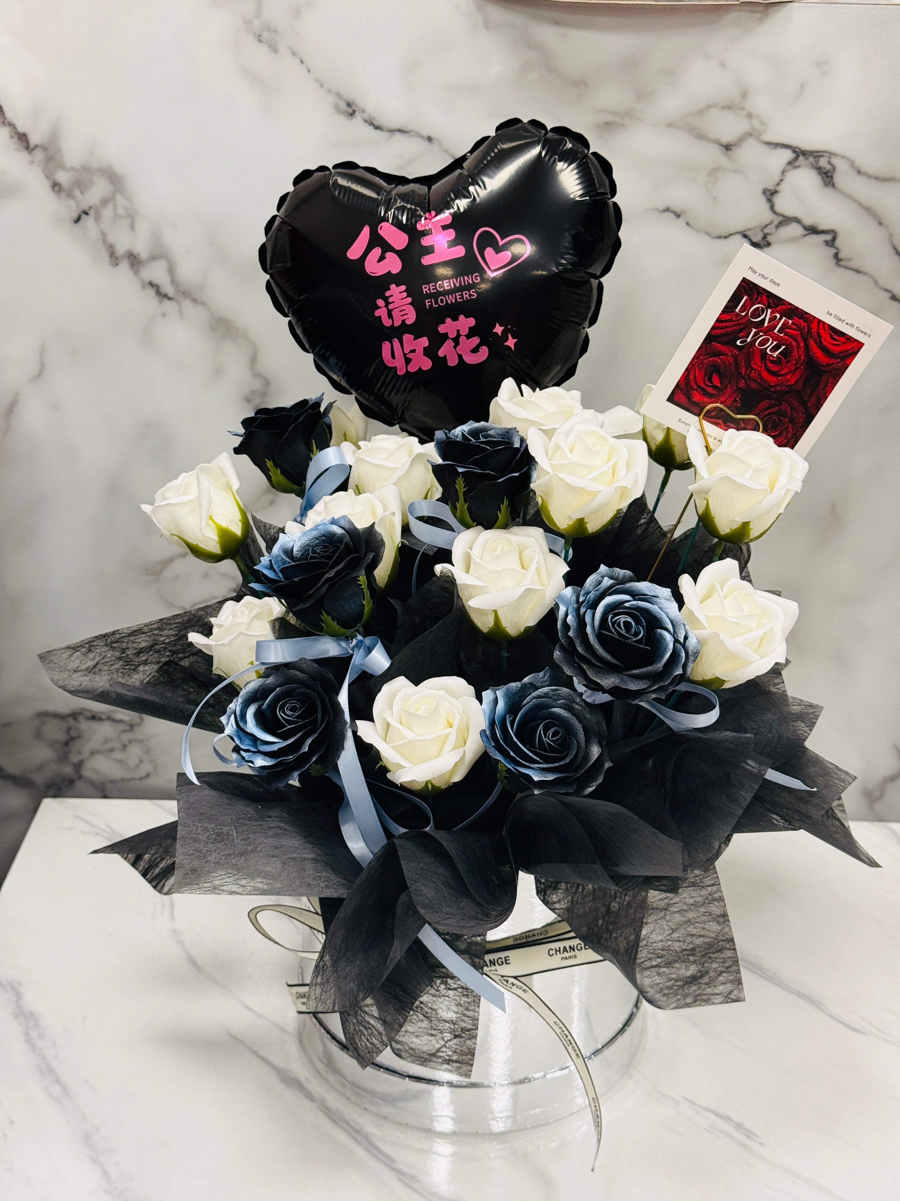 【現貨】黑白戀曲 香氛花抱抱桶