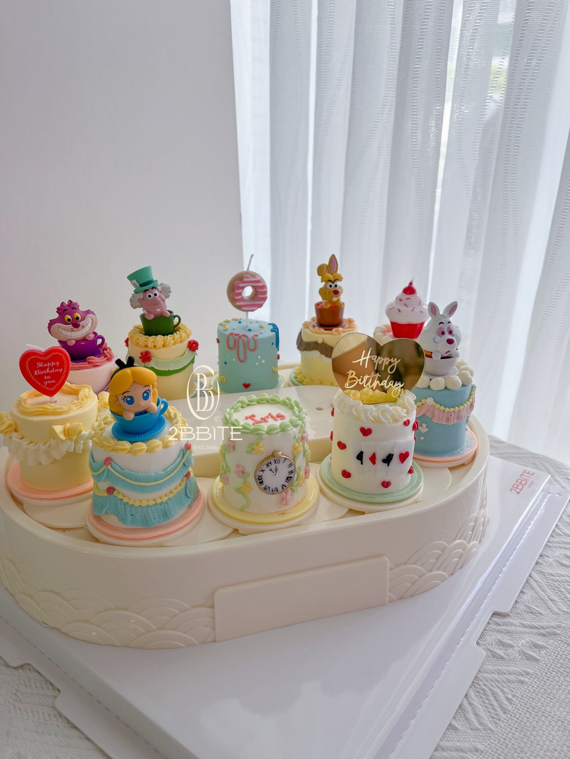 「10入款小蛋糕旋轉機」夢遊仙境