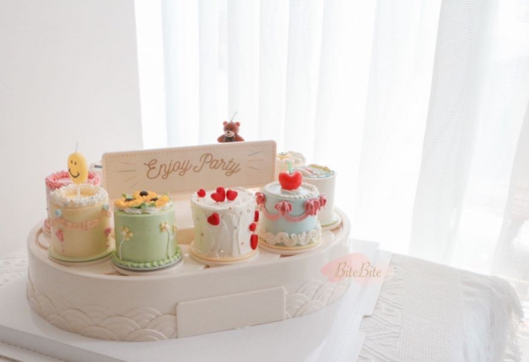 「10入款小蛋糕旋轉機」向日女孩