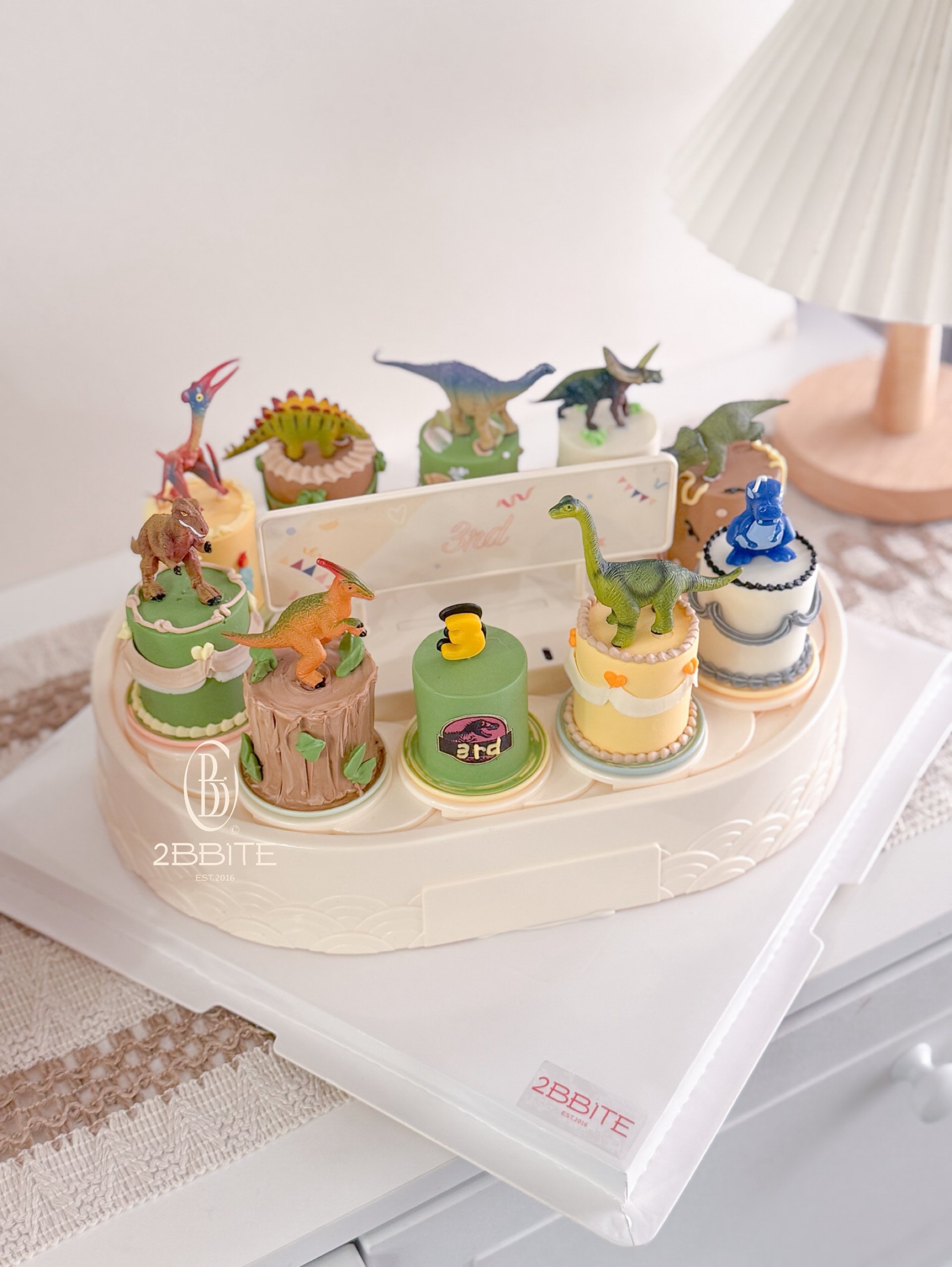 「10入款小蛋糕旋轉機」侏羅紀