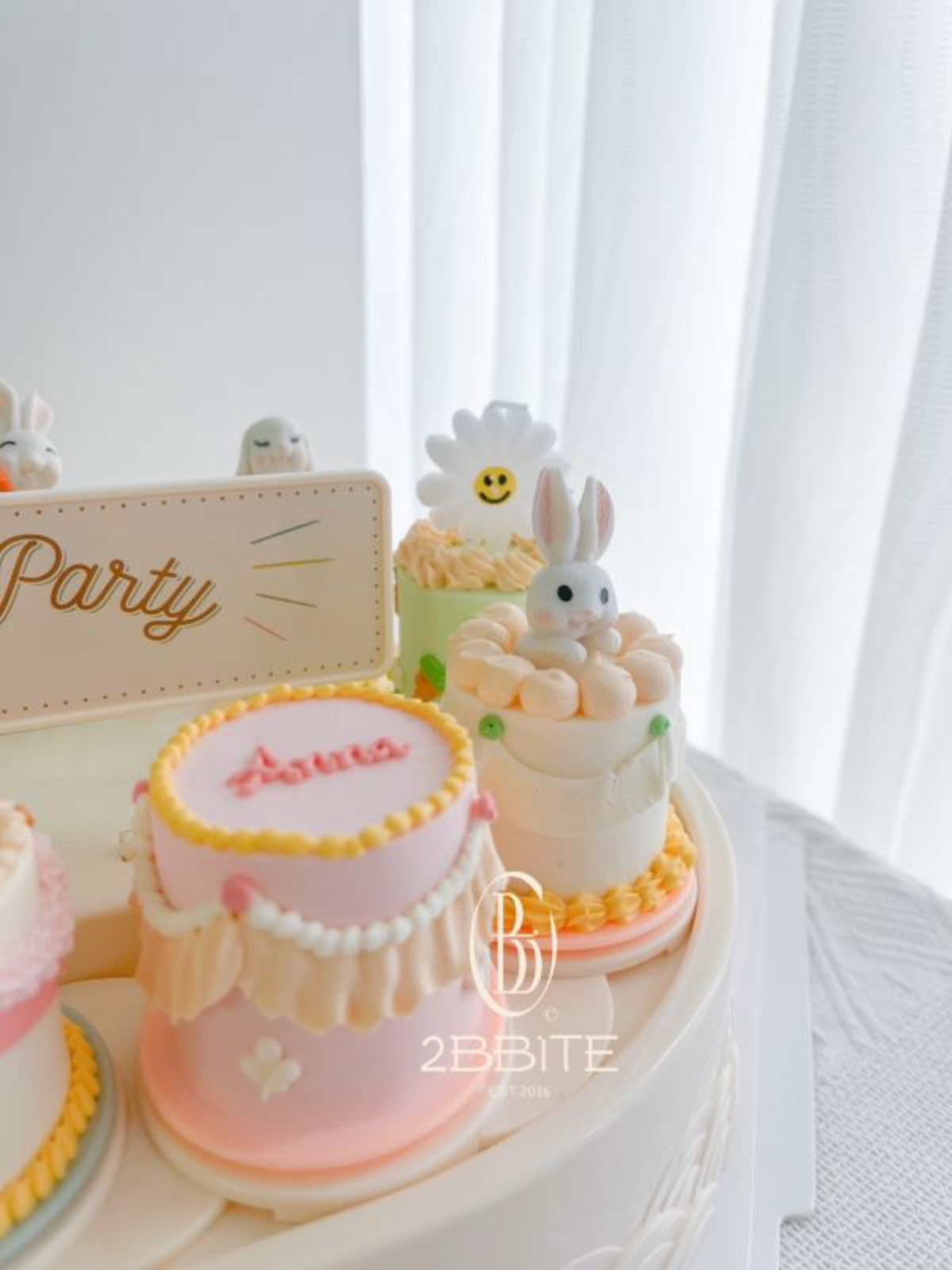 「10入款小蛋糕旋轉機」花園兔寶寶