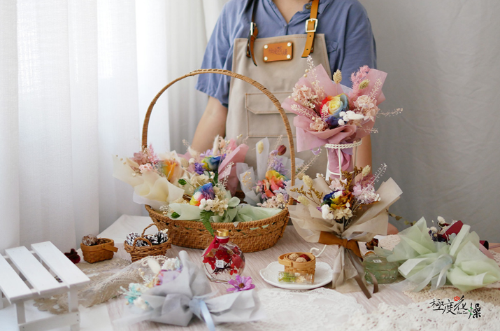 極度花燥永生花乾燥花材專賣店 七夕彩虹花束 花禮