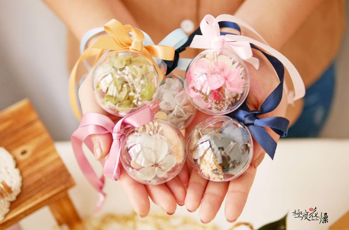 極度花燥永生花乾燥花材專賣店 壓克力花球吊飾 花禮