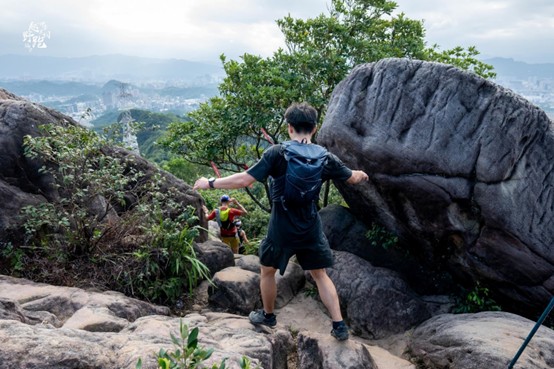 台北越野跑路線｜劍潭山步道攻略：老地方觀機平台與 NNormal Tomir 2.0 實測