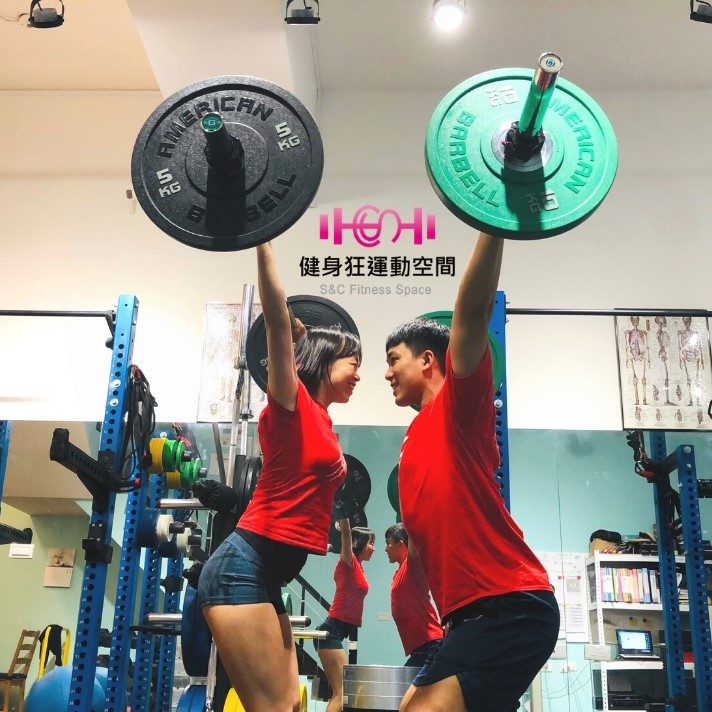 健身狂 Sally & 隊長：Front2line 材質透氣舒服