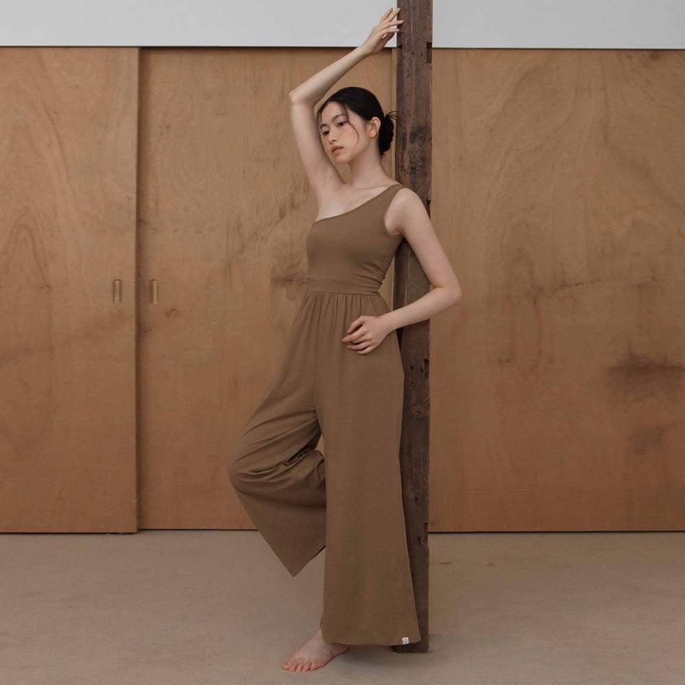 【熱銷】Dhyani 瑜珈單肩胸墊連身喇叭寬褲 咖啡拿鐵 CON056BRN