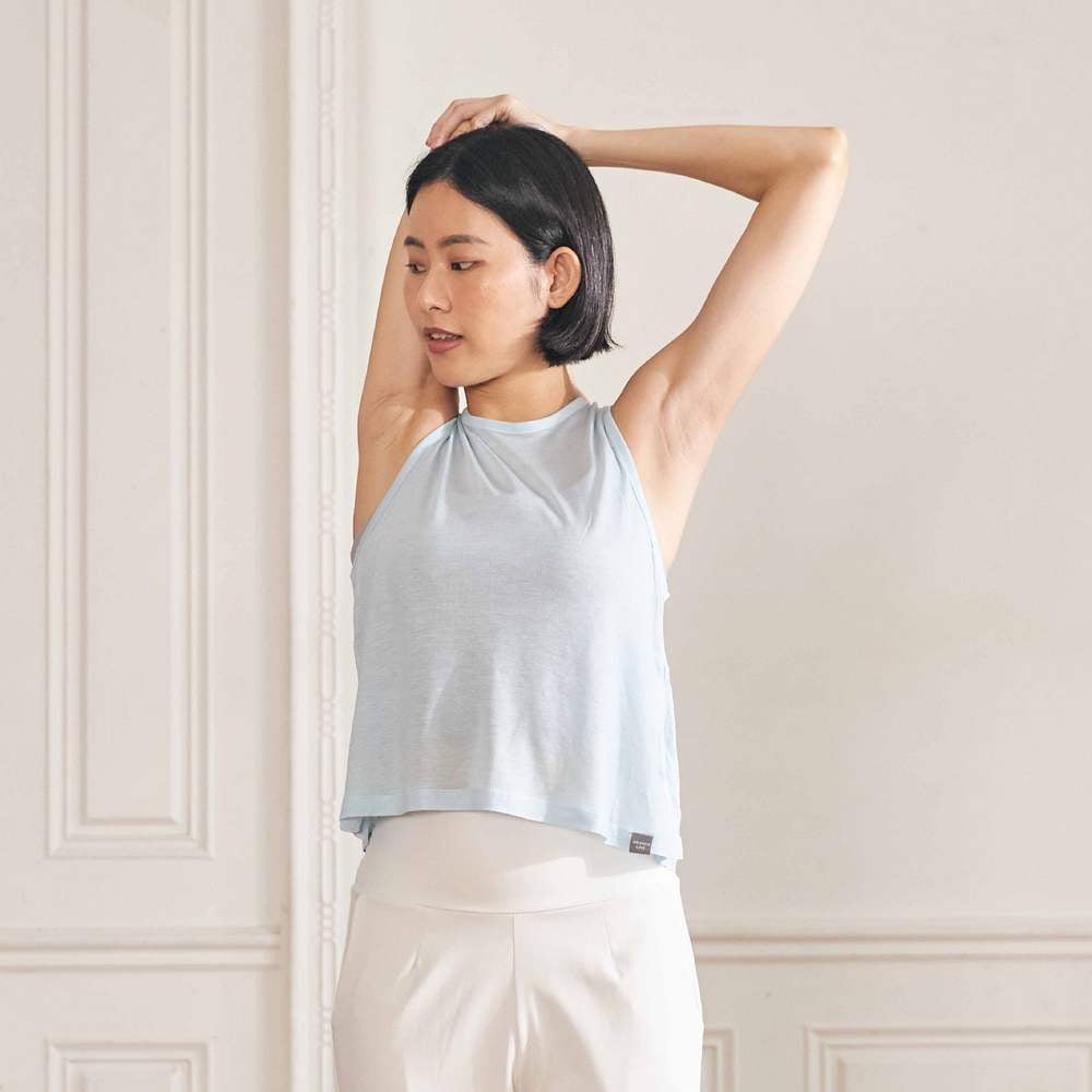 Grandeline 後背開口瑜珈無袖短罩衫 淺藍 NT828BLU