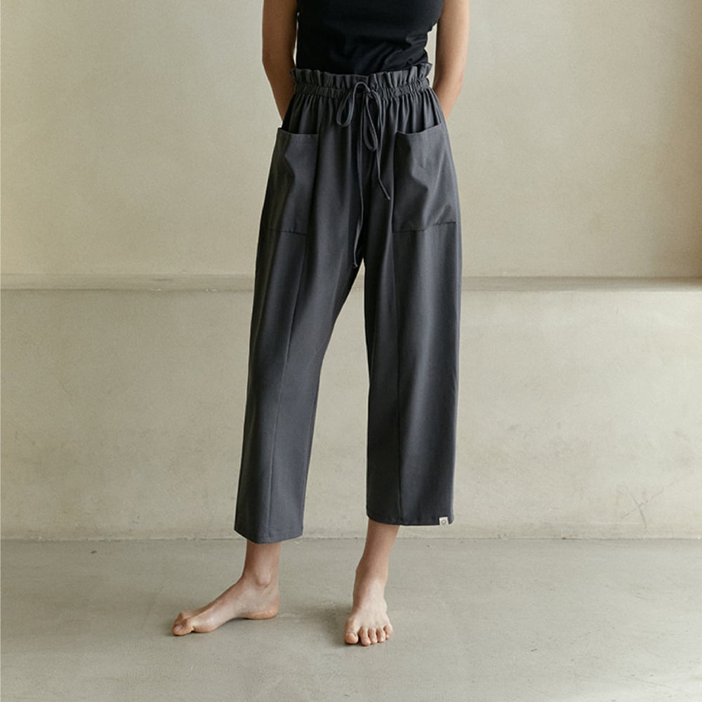 【熱銷】Dhyani 瑜珈寬鬆款口袋八分褲 深灰色 CON024CHC