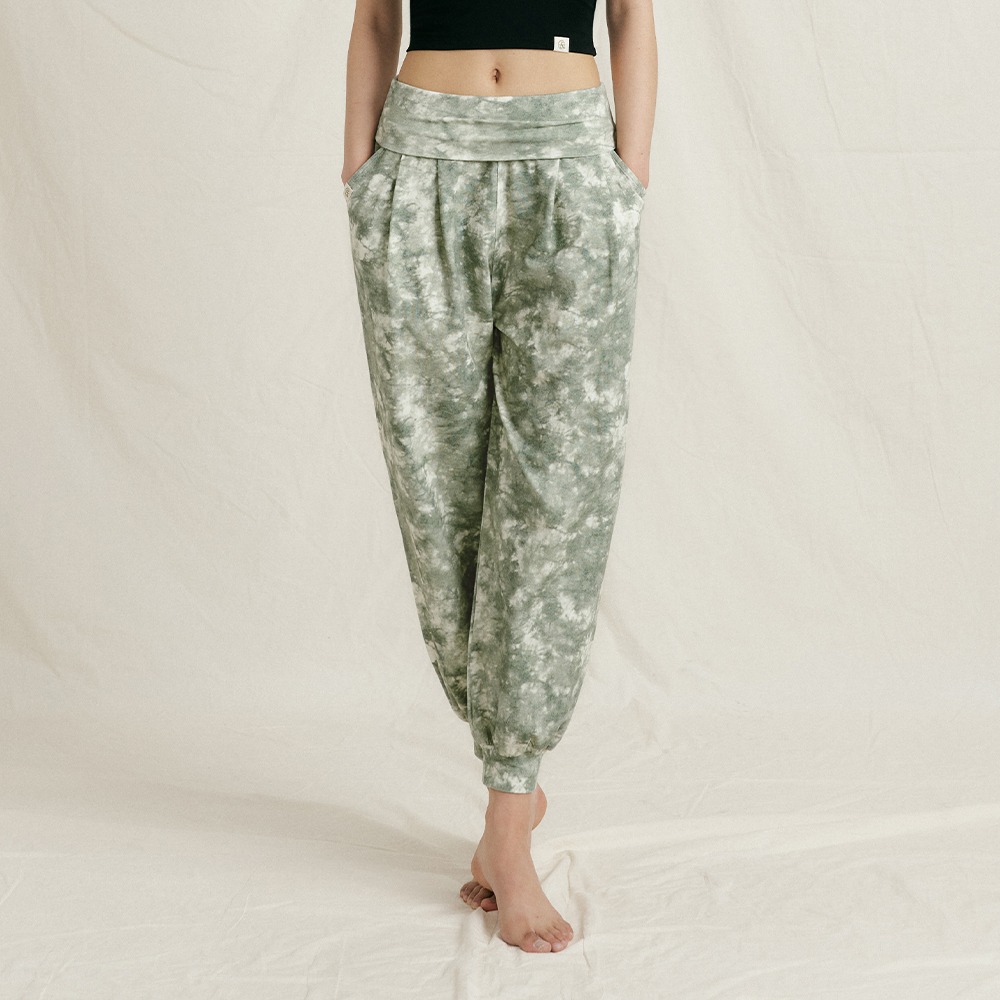 Front2line 輕彈棉 扎染寬鬆束腳褲 卡其綠