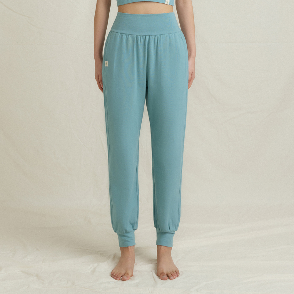 Front2line 輕彈棉 瑜珈修身款束腳寬褲 綠色