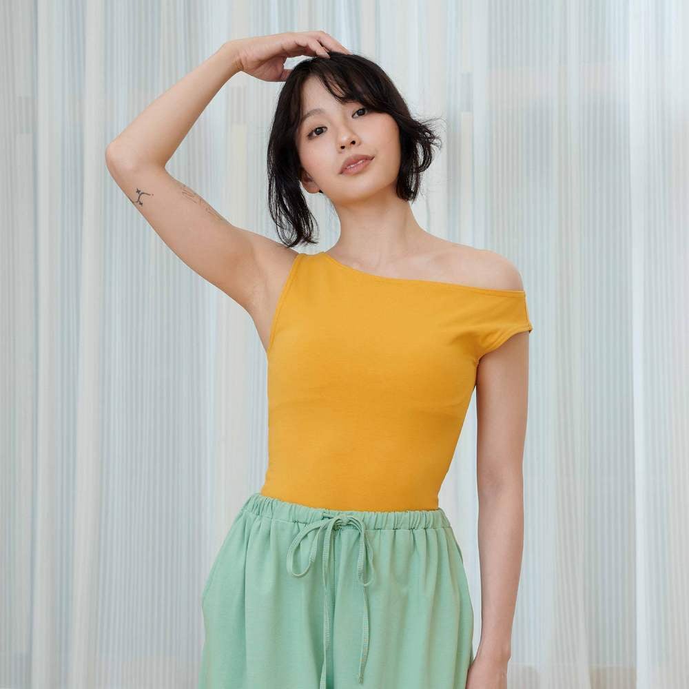Dhyani 掉肩造型胸墊上衣 深黃色 CON119YEL