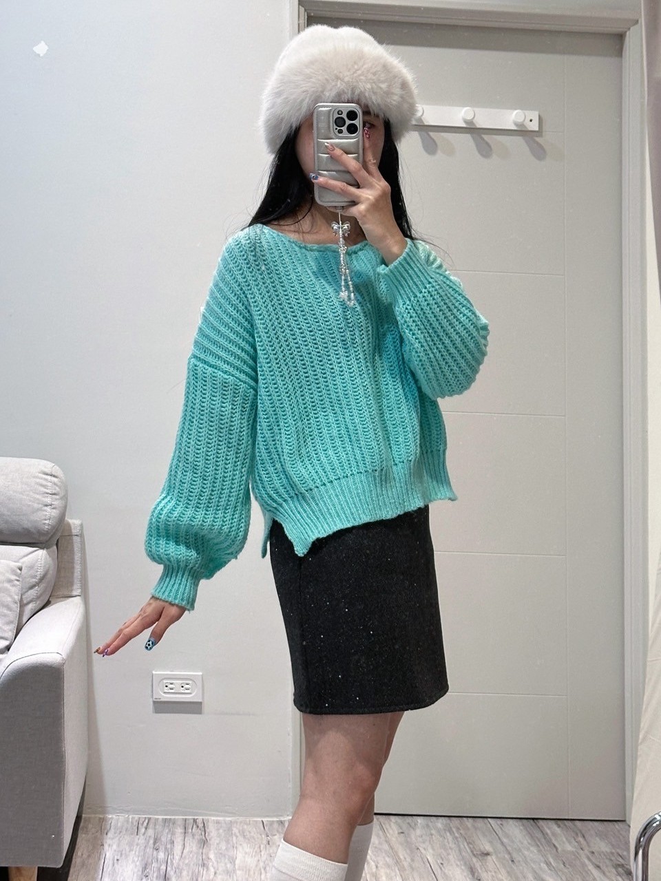 寬領洞洞蓬袖針織毛衣