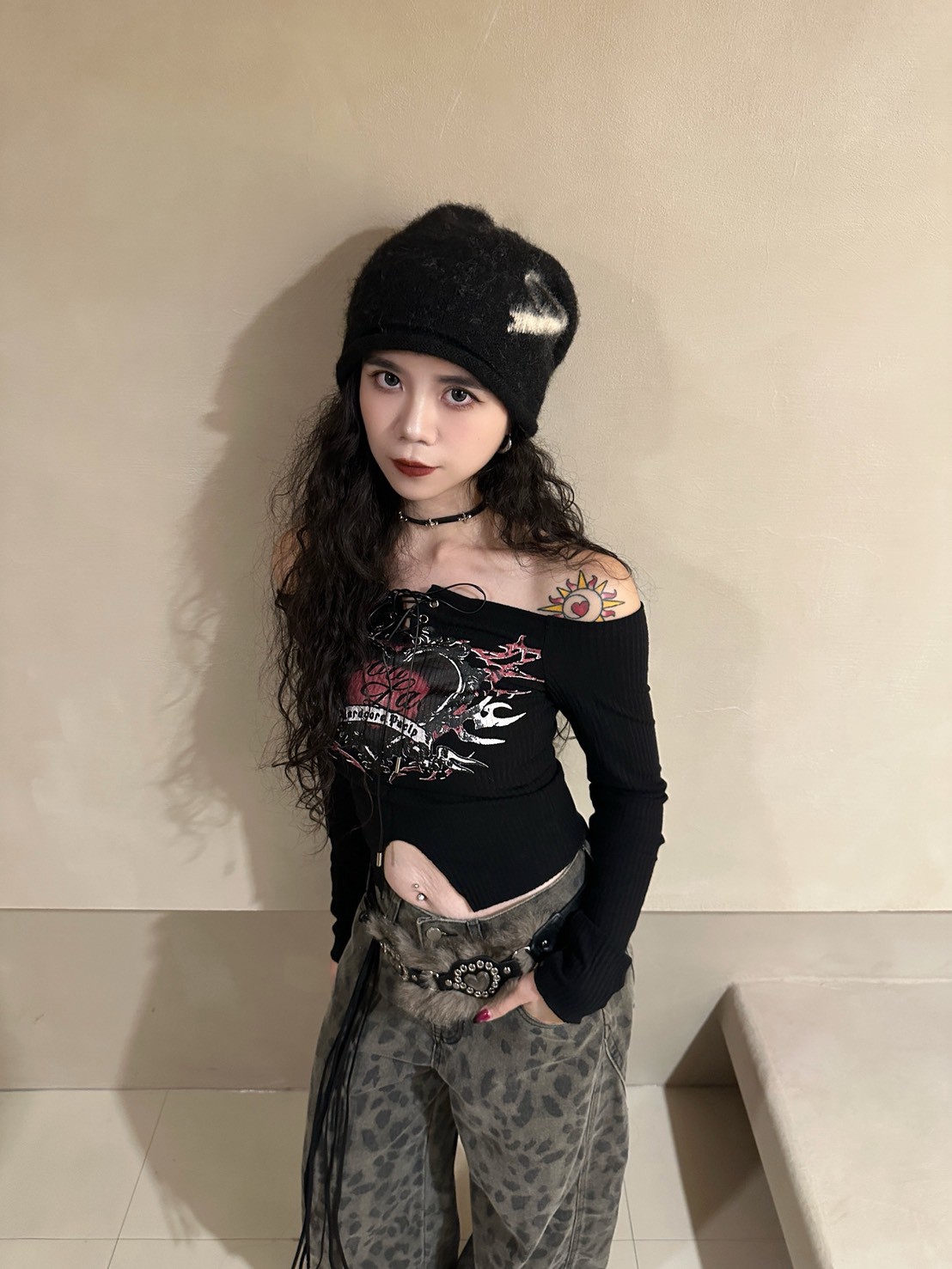 美式辣妹修身一字領上衣