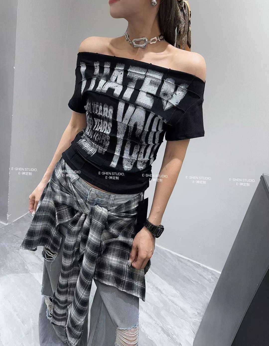 美式做舊字母一字領上衣