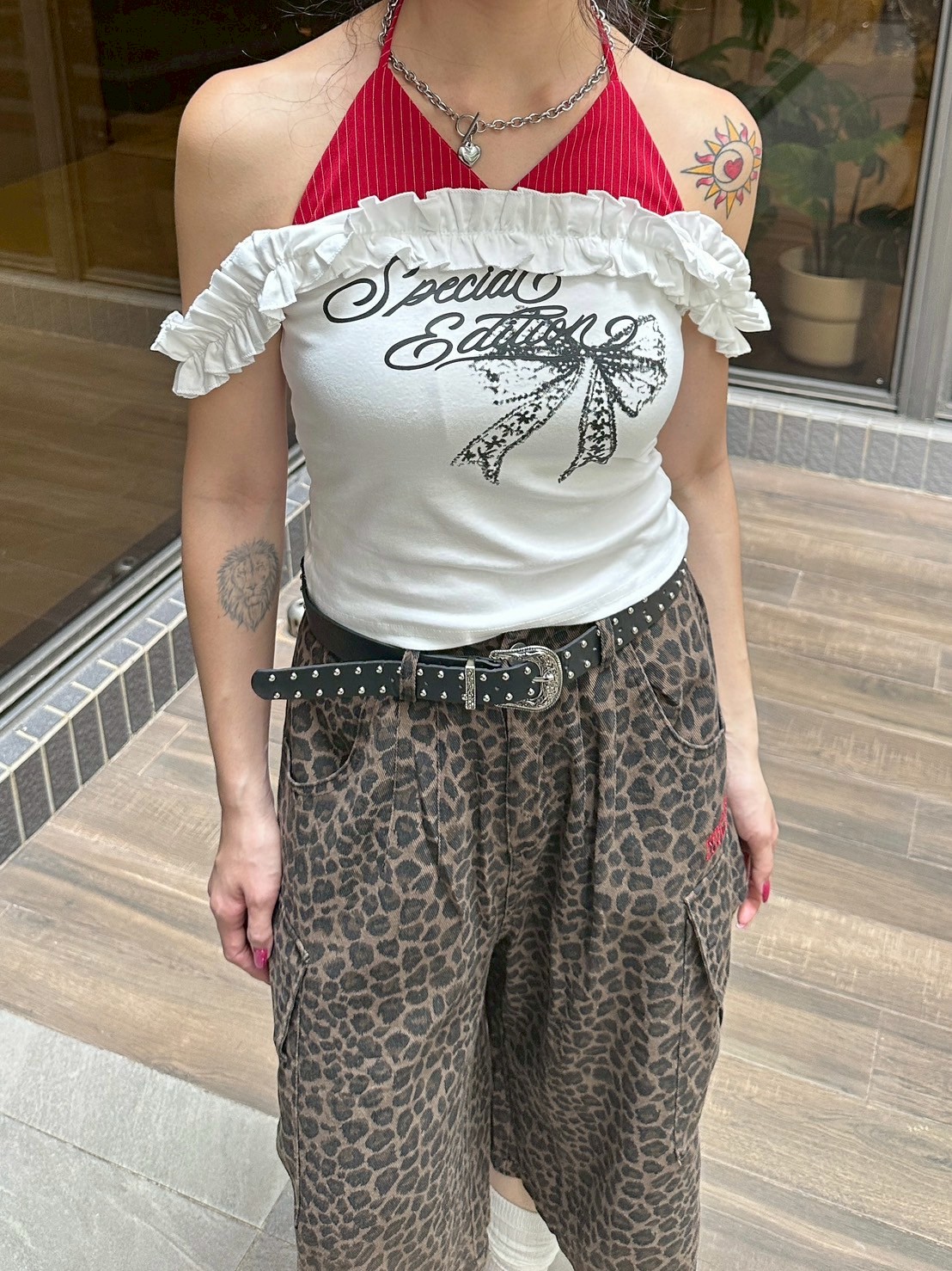 純欲木耳邊撞色假兩件上衣