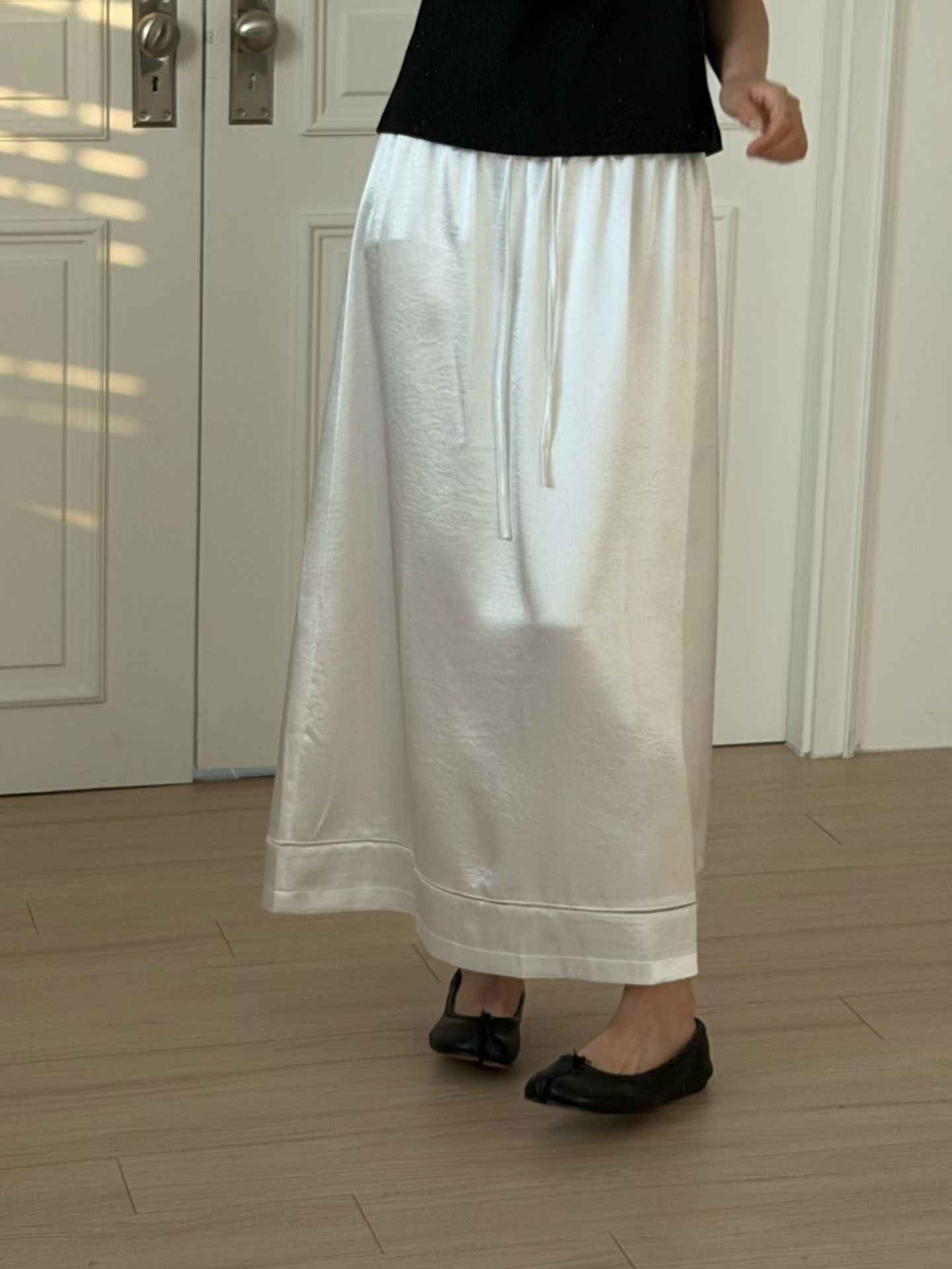 早鳥價開團中！《麵包家》法式綁帶絲綢白裙