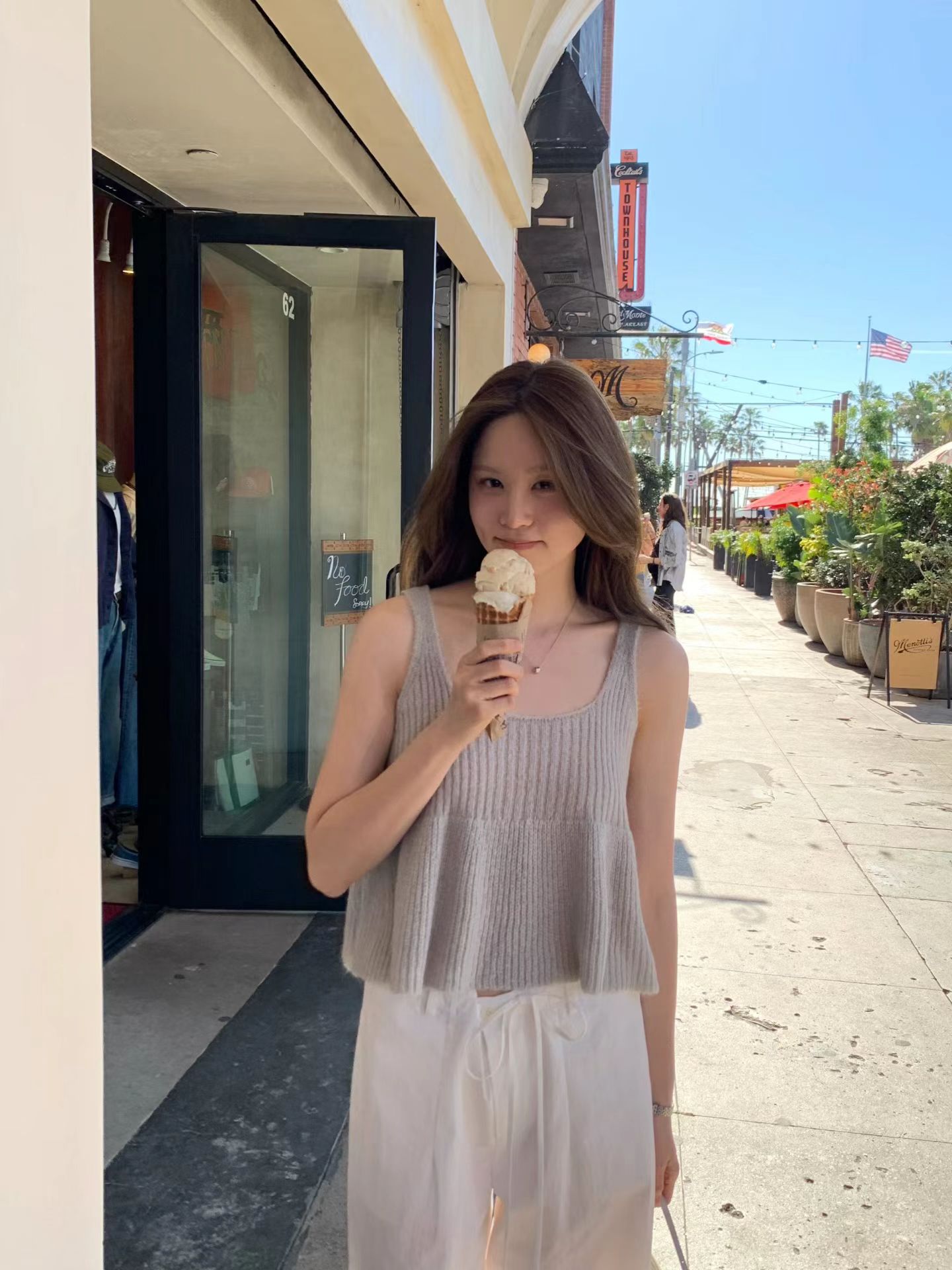 W5成團！《ounce》U領針織背心