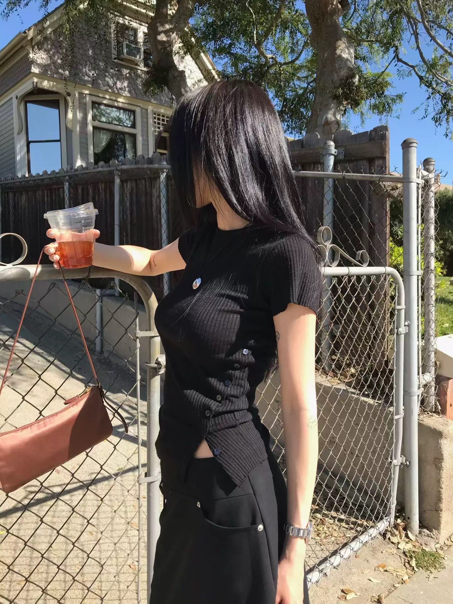 W7成團！《夏日單品》側開釦顯身材短T