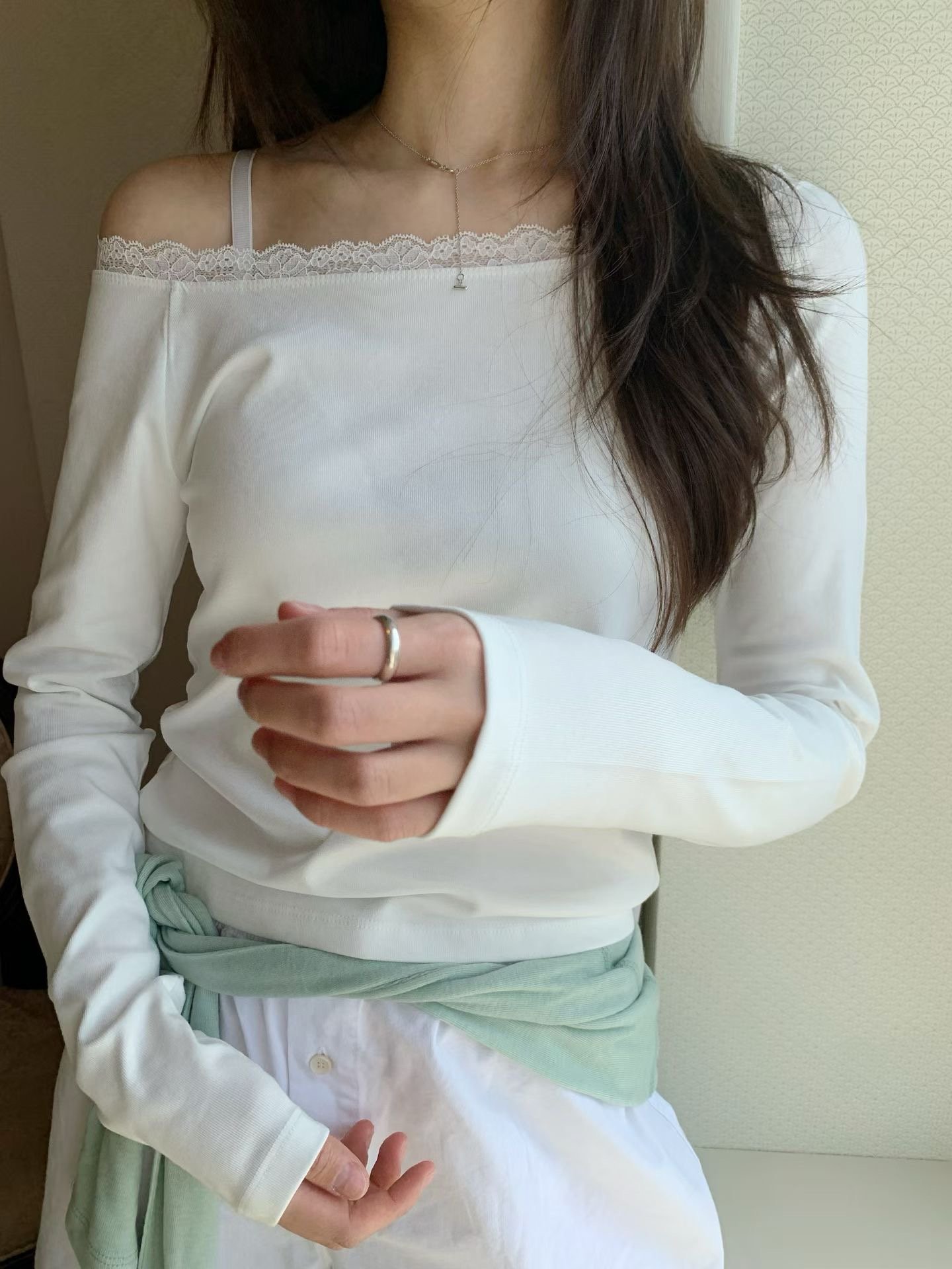 W6成團！《蔬菜家》蕾絲開肩上衣