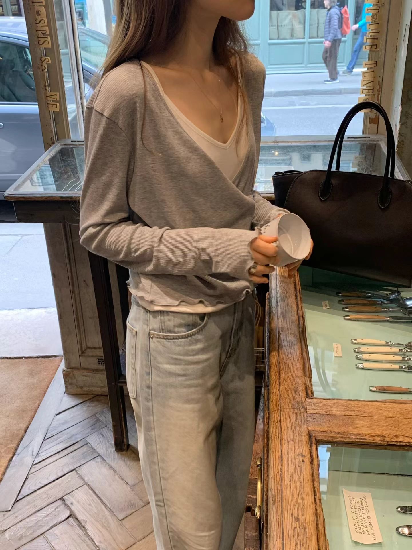 W8成團(已經要等10-14天)！《ounce》木耳邊下擺交叉上衣