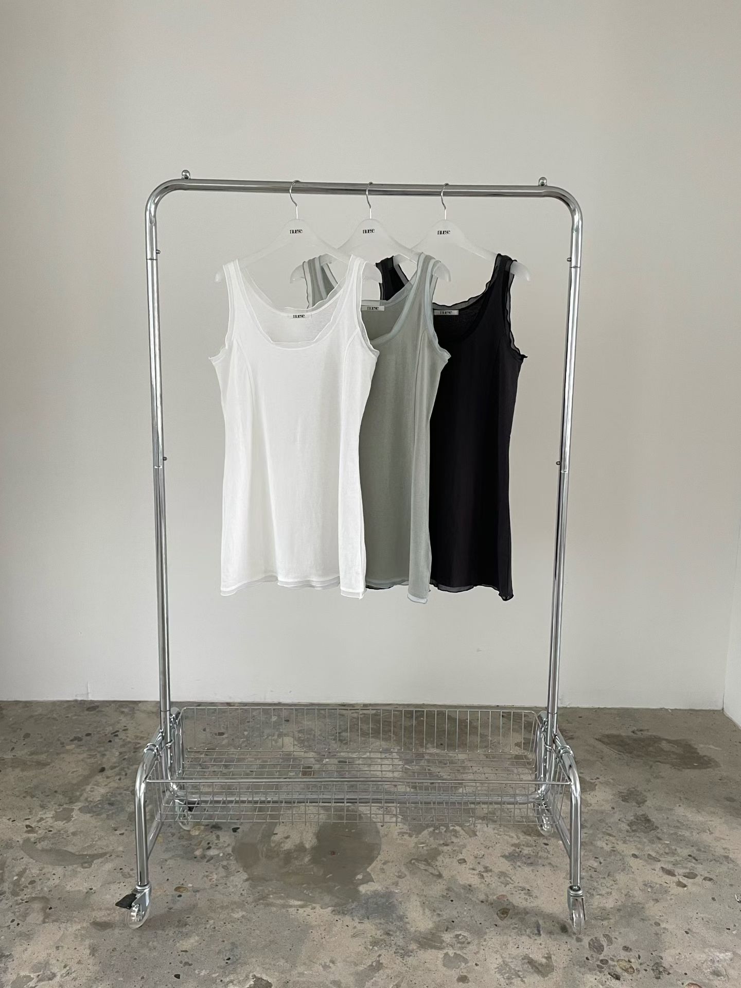 早鳥價開團中！《26春夏爆紅設計師》蕾絲疊穿感背心ops