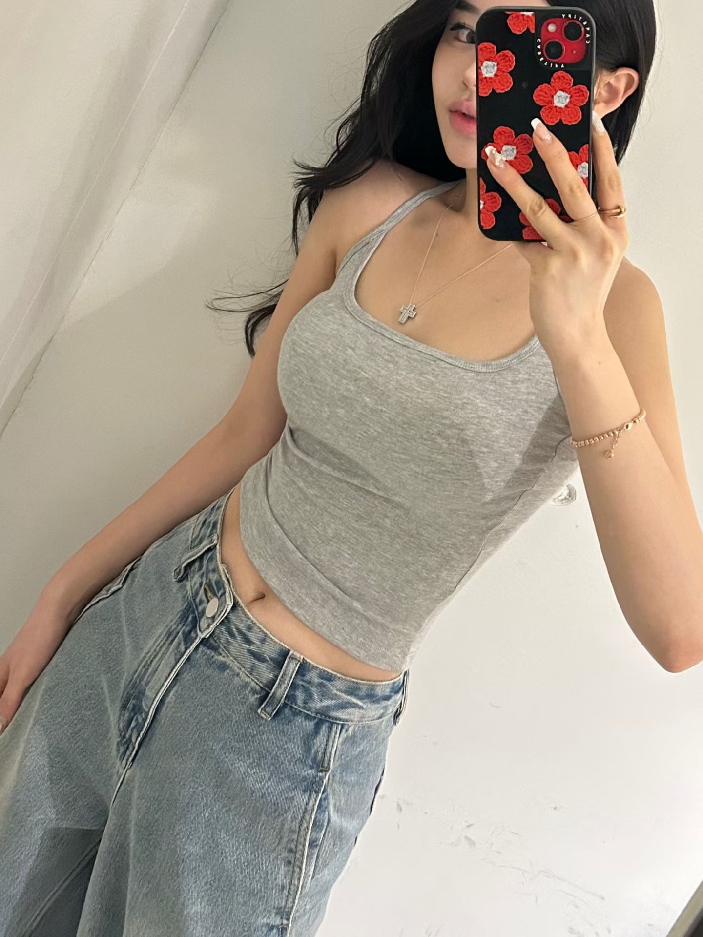 W6成團！《bra top專家》細肩帶素色bra top