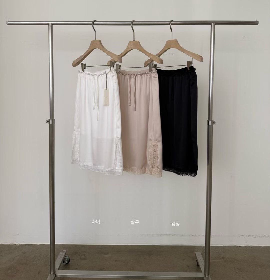 W5成團！《L&K》蛋糕奶油邊綁帶蕾絲半裙