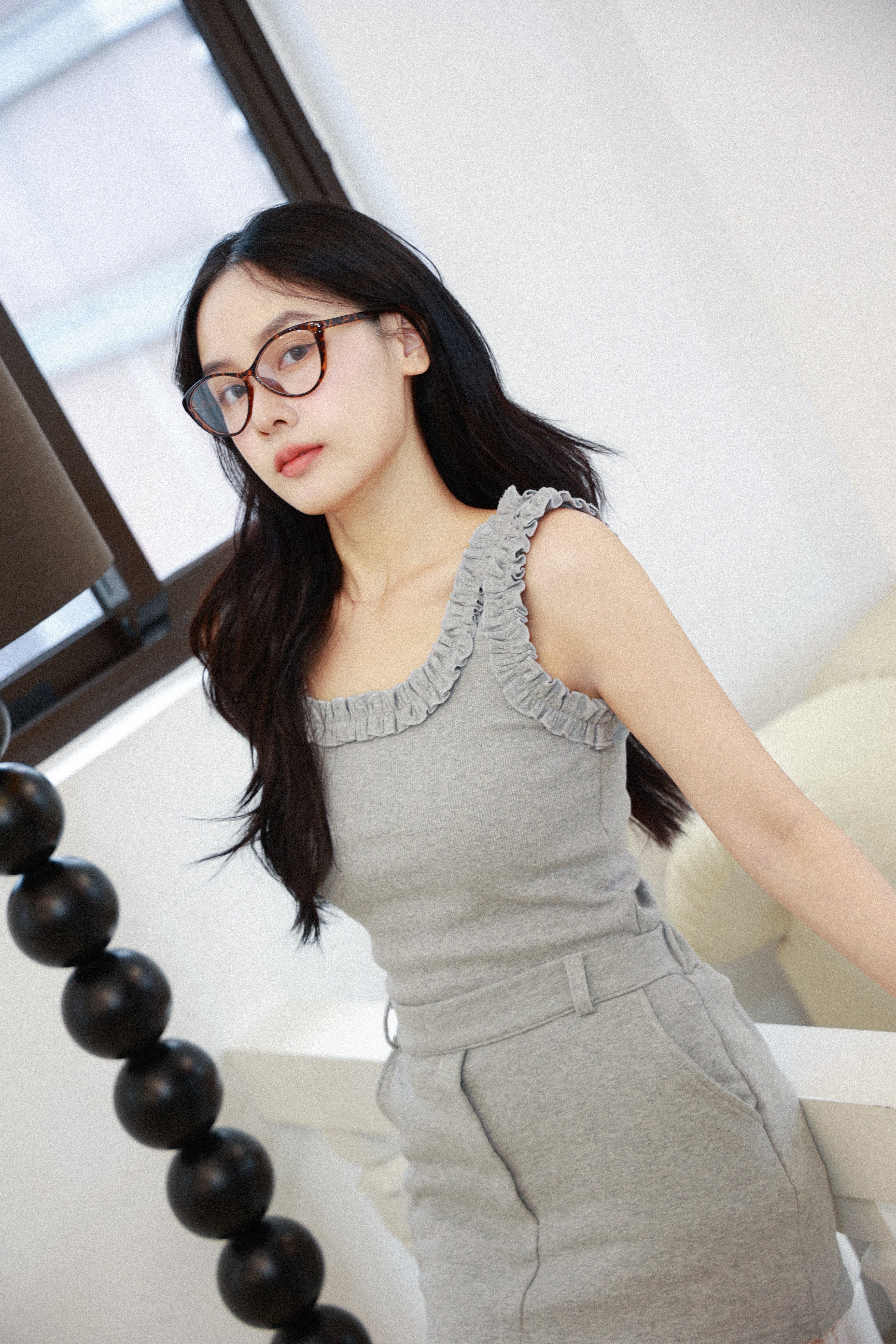 奧拉的荷葉圈邊小背心