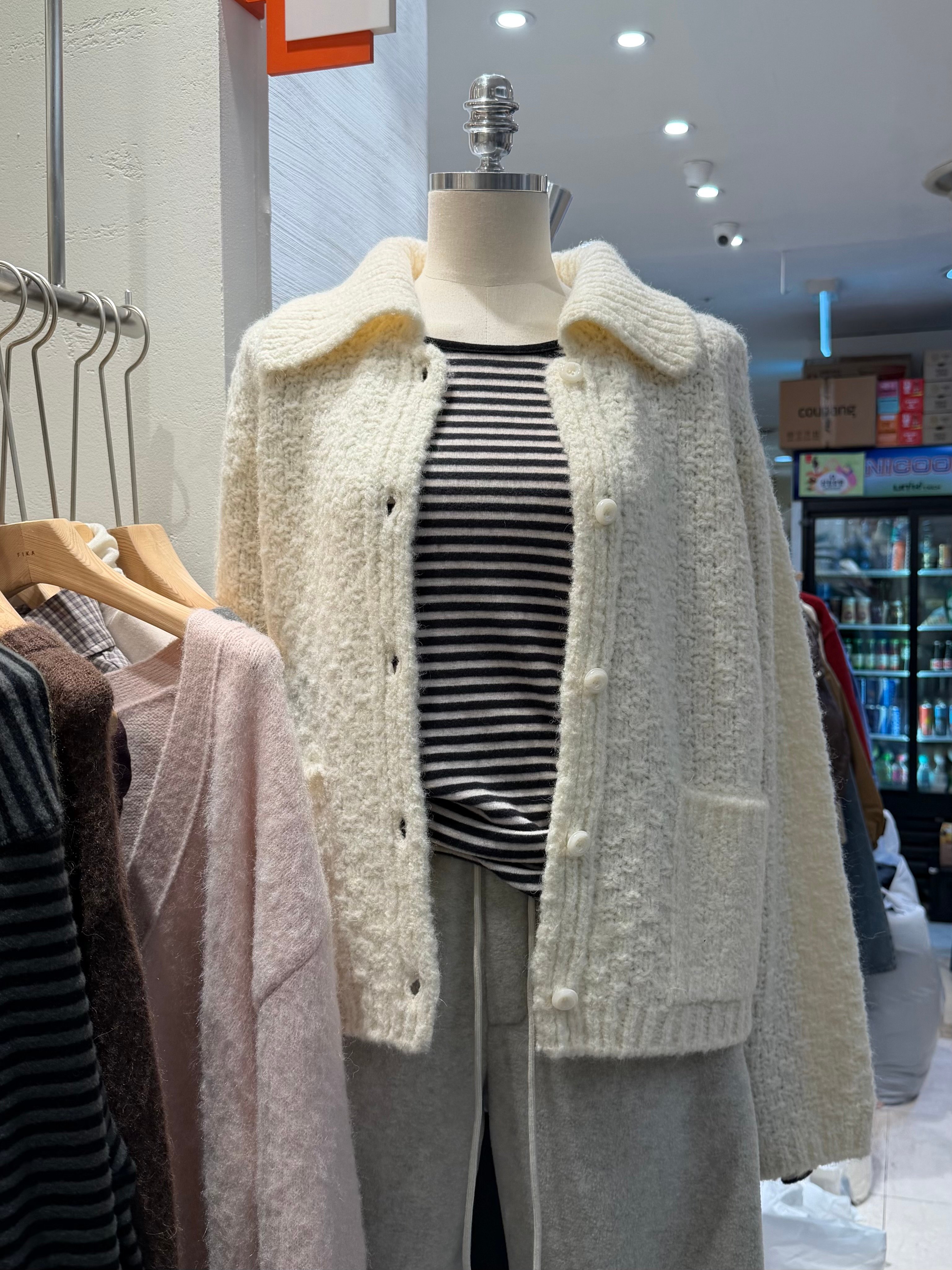 De28 羊駝毛翻領針織