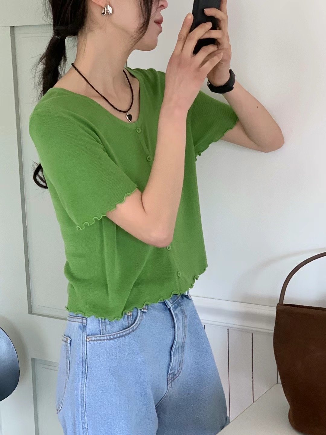 C14 天絲木耳邊排扣上衣