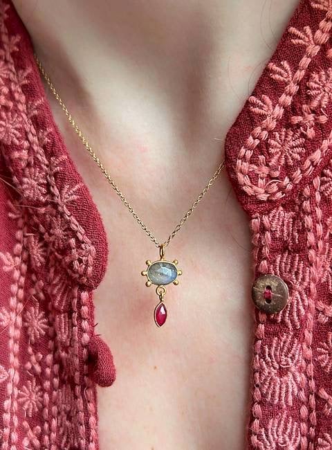 🌖拉長石x紅寶石墜鍍金鍊💫