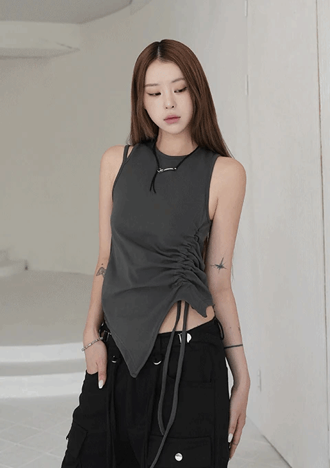 ROBENI 不對稱褶皺背心