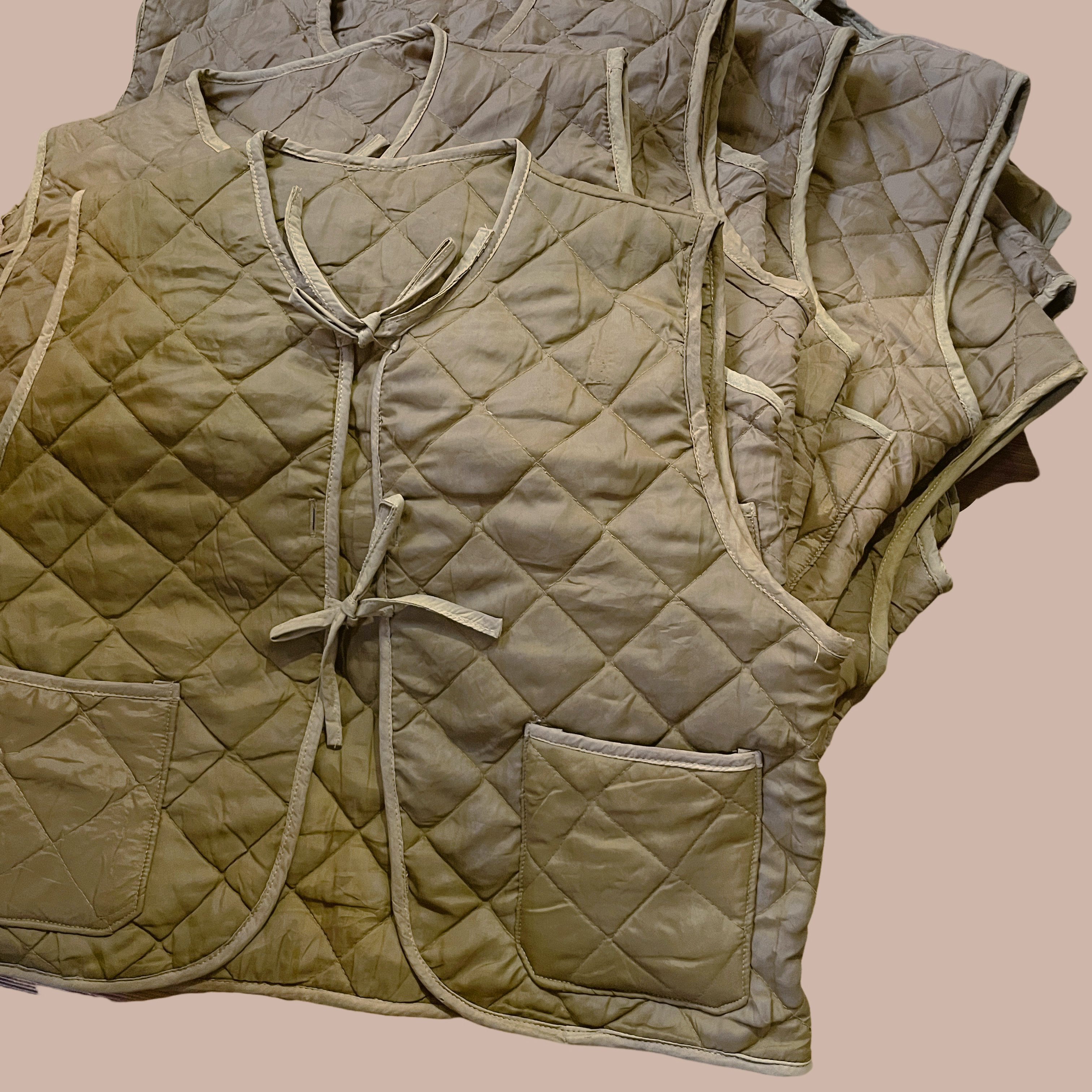 ✿眨眼有電✿ {K0096}  瑕疵特價 liner改製短版綁帶鋪棉背心