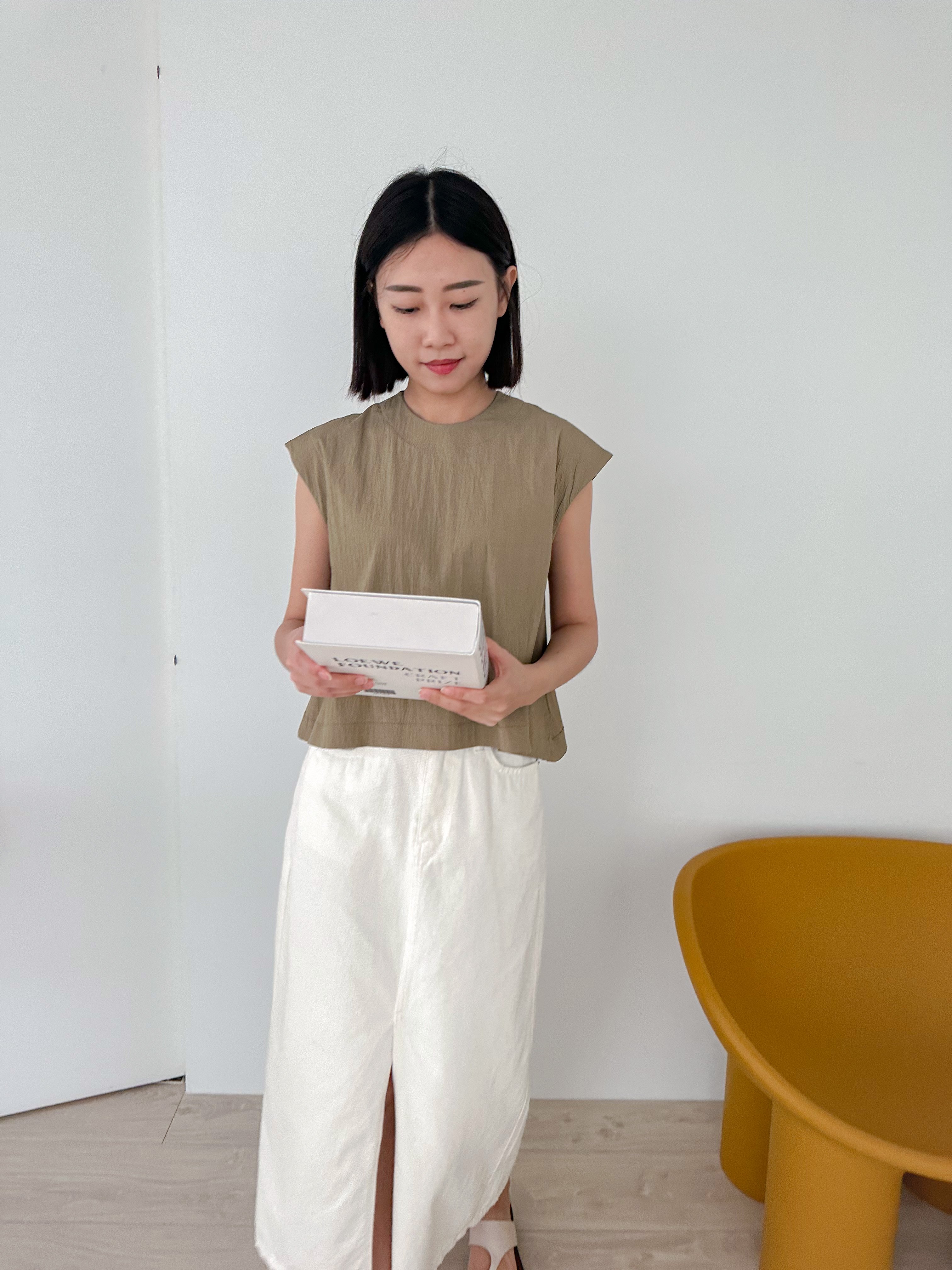 E02 俐落腰身設計款上衣