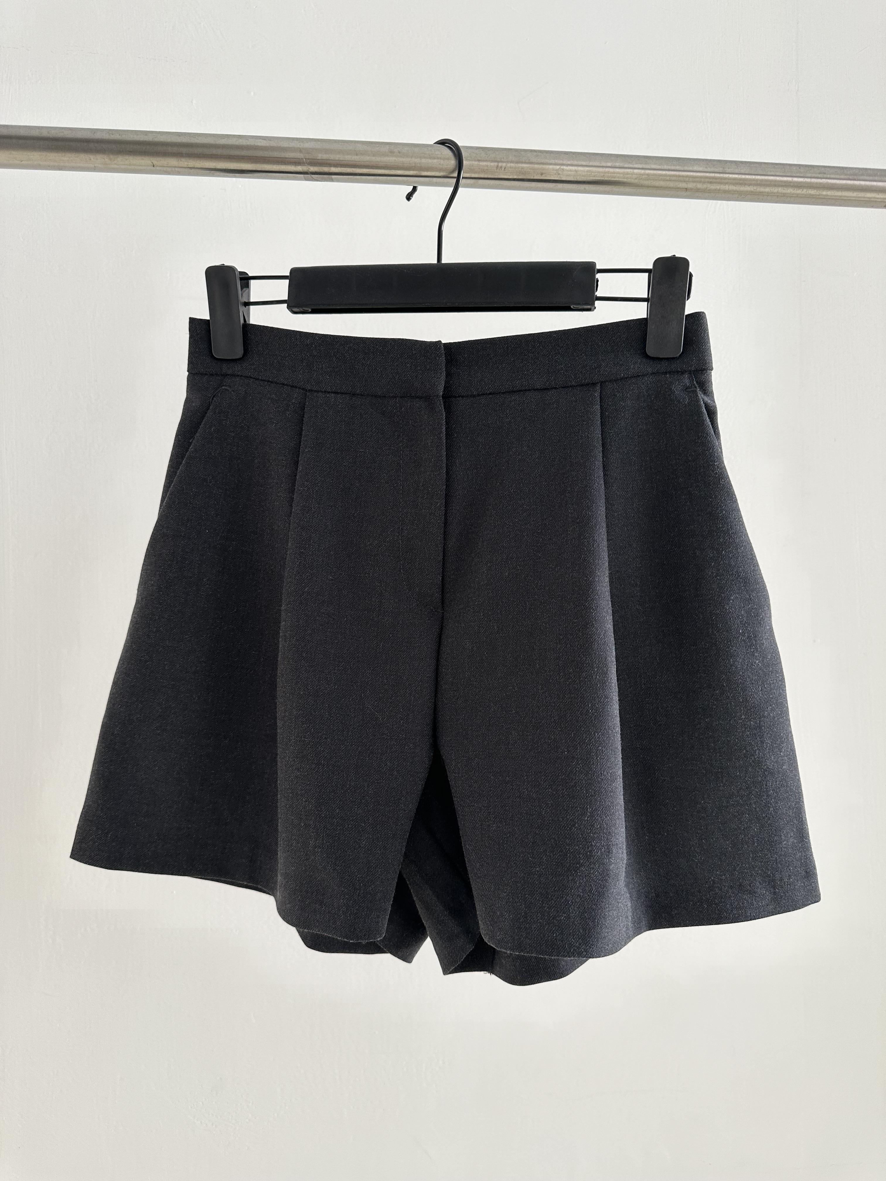 V10 簡約修身直筒西短褲