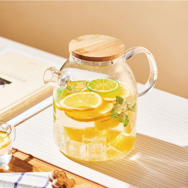 日式耐溫竹蓋壺 (流線優雅出水順暢) 大容量 冷水壺 玻璃茶壶 玻璃壺 泡茶壺 煮茶壺 竹蓋 不鏽鋼 密封 茶壺 水壺 熱水壺