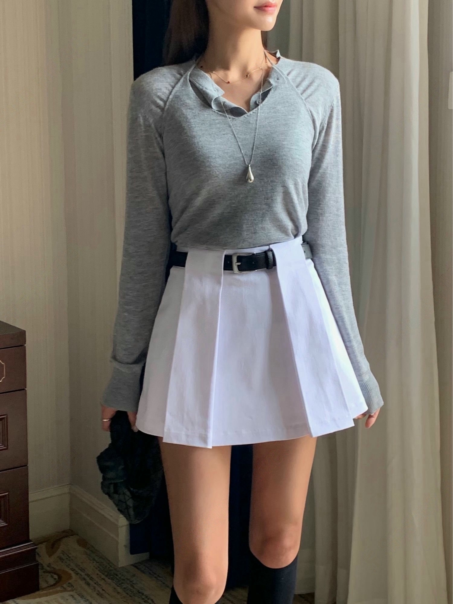 穿插腰帶設計百摺短裙