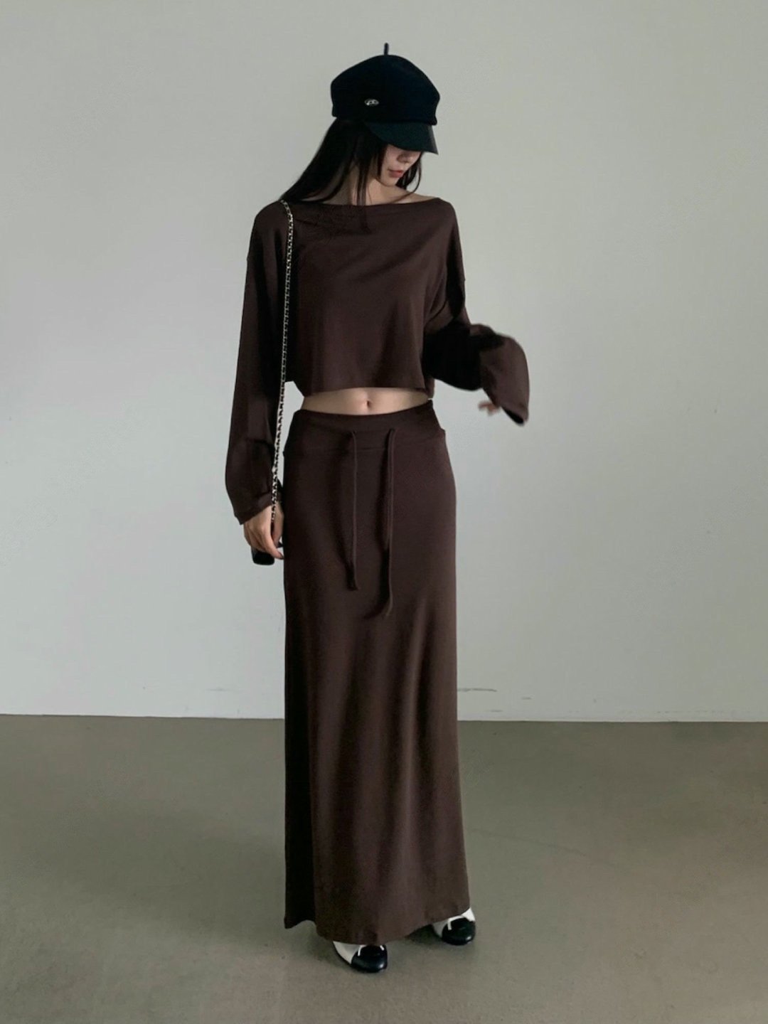 斜肩寬版短腰薄Ｔ+低腰抽繩長裙SET