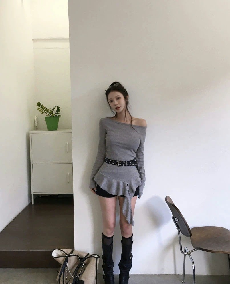 大圓領不規則波浪下擺針織衫