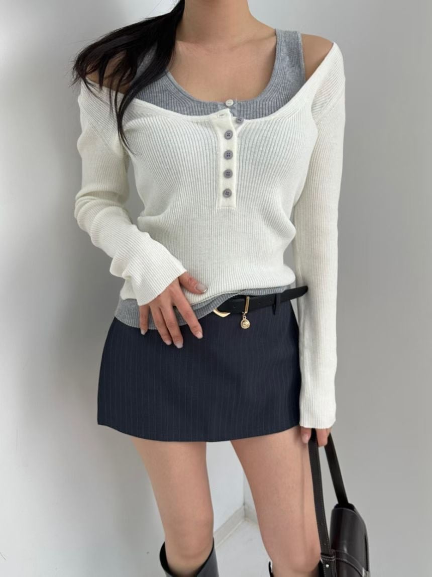 假兩件撞色Ｕ領排釦針織衫