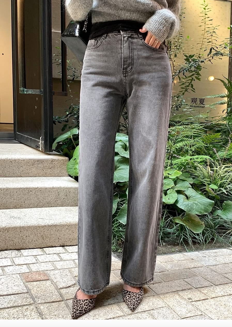 刷淺白黑灰直筒牛仔褲