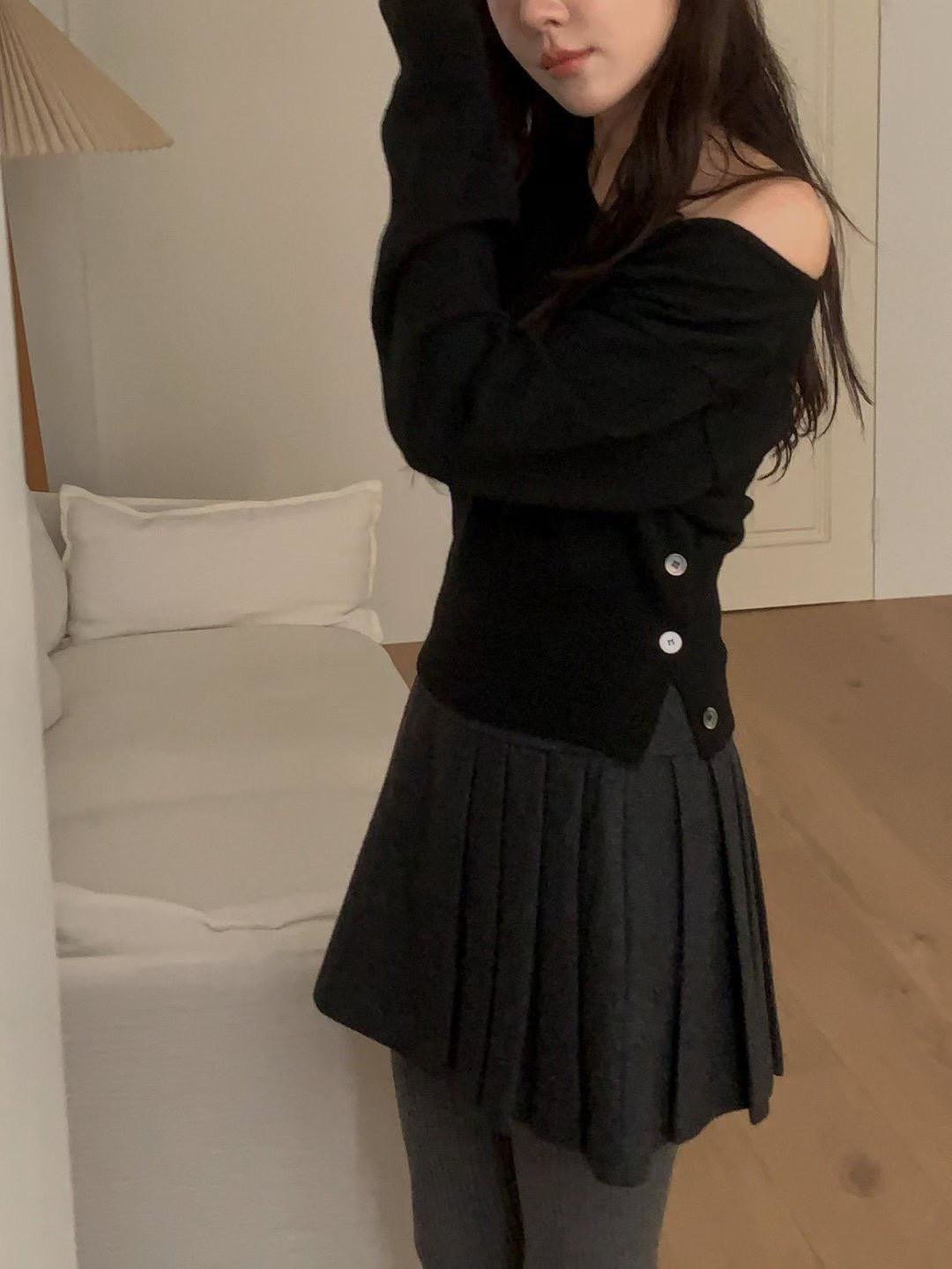 可拉斜肩針織上衣